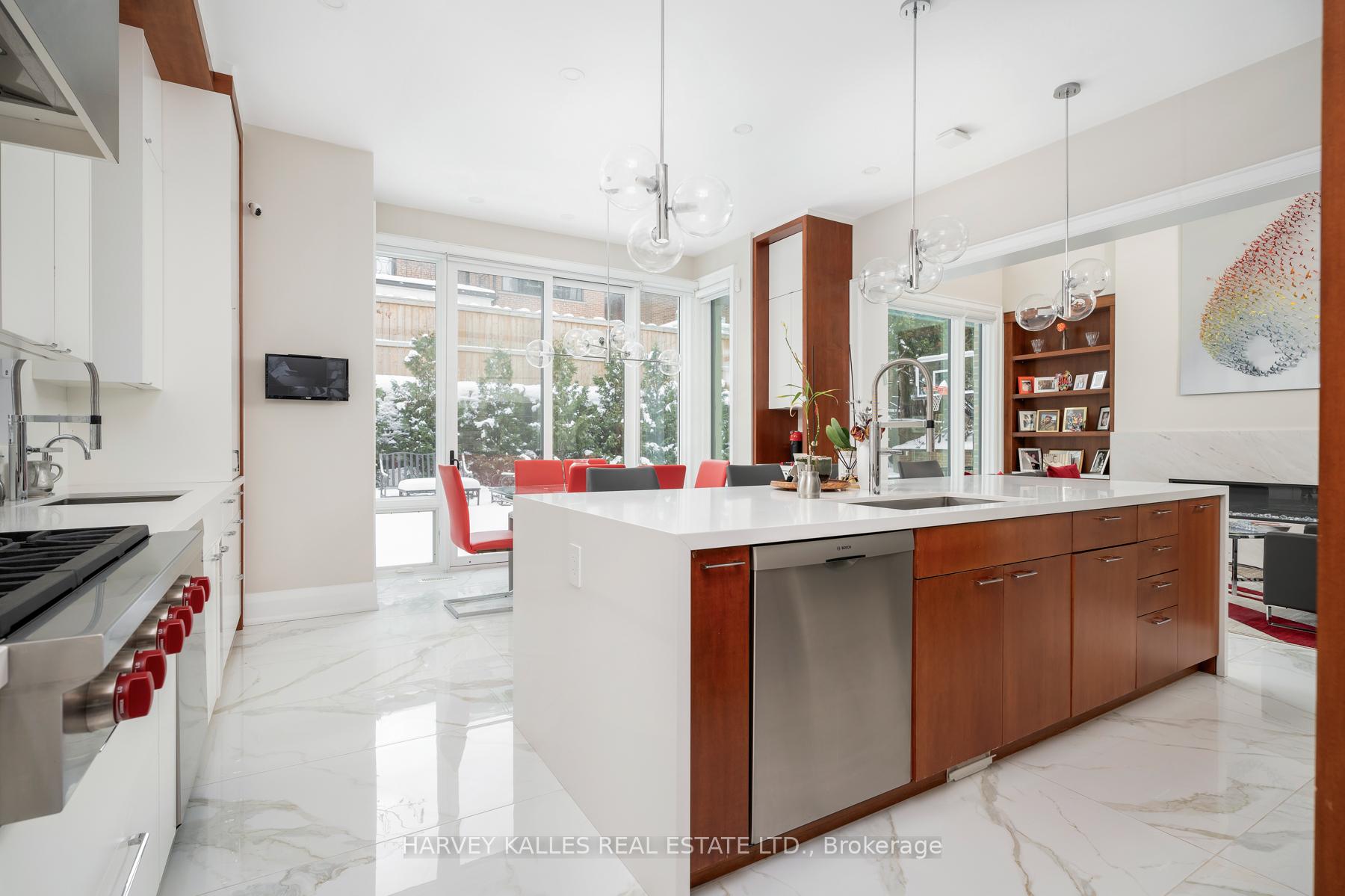 Photo 17 of 313 Hillhurst Boulevard, Toronto, Englemount-Lawrence — HOMEH