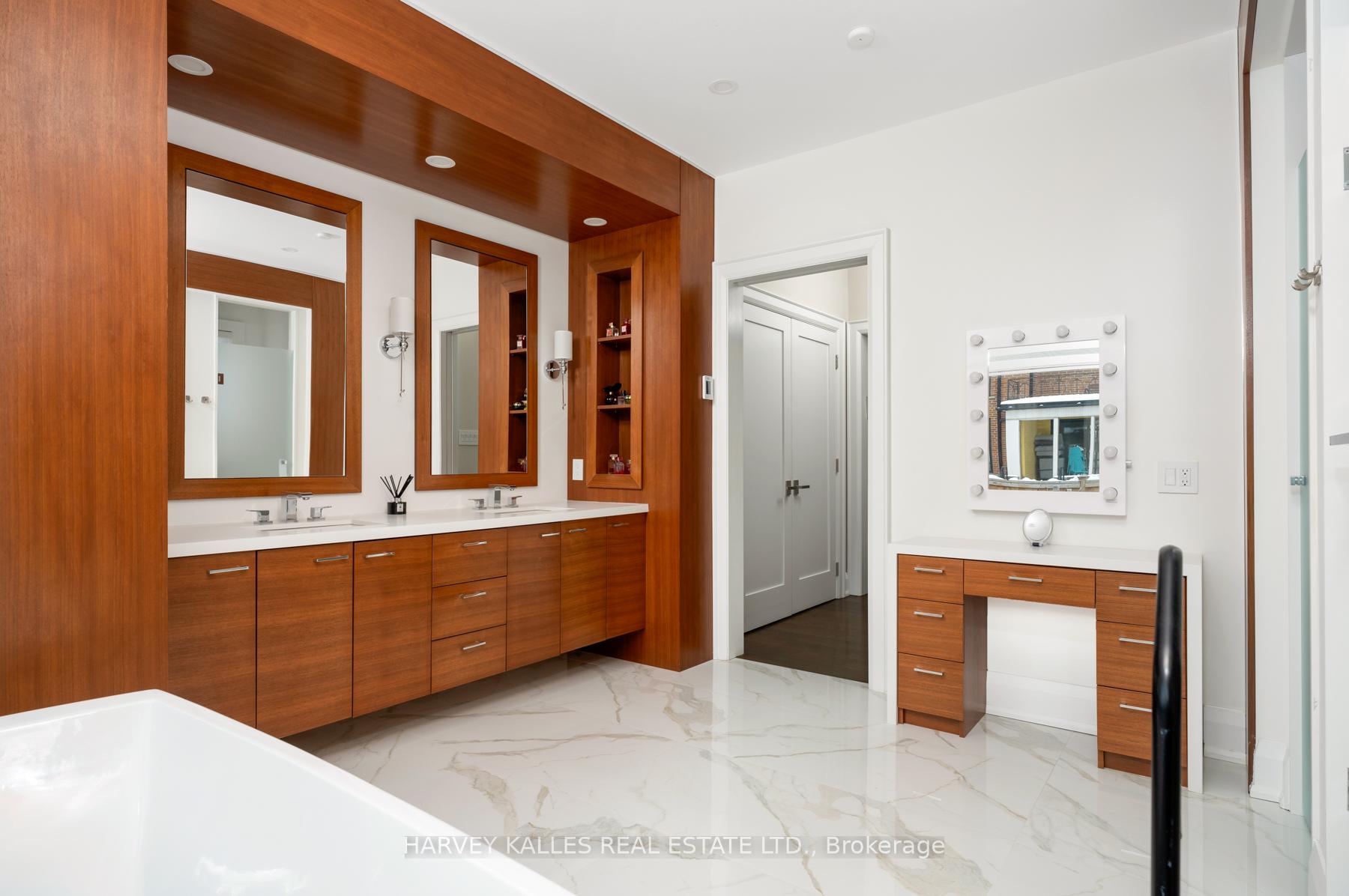 Photo 30 of 313 Hillhurst Boulevard, Toronto, Englemount-Lawrence — HOMEH