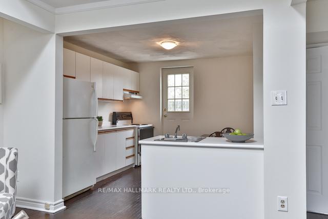 Photo 5 of 4 Myrtle Avenue, Toronto, South Riverdale — HOMEH