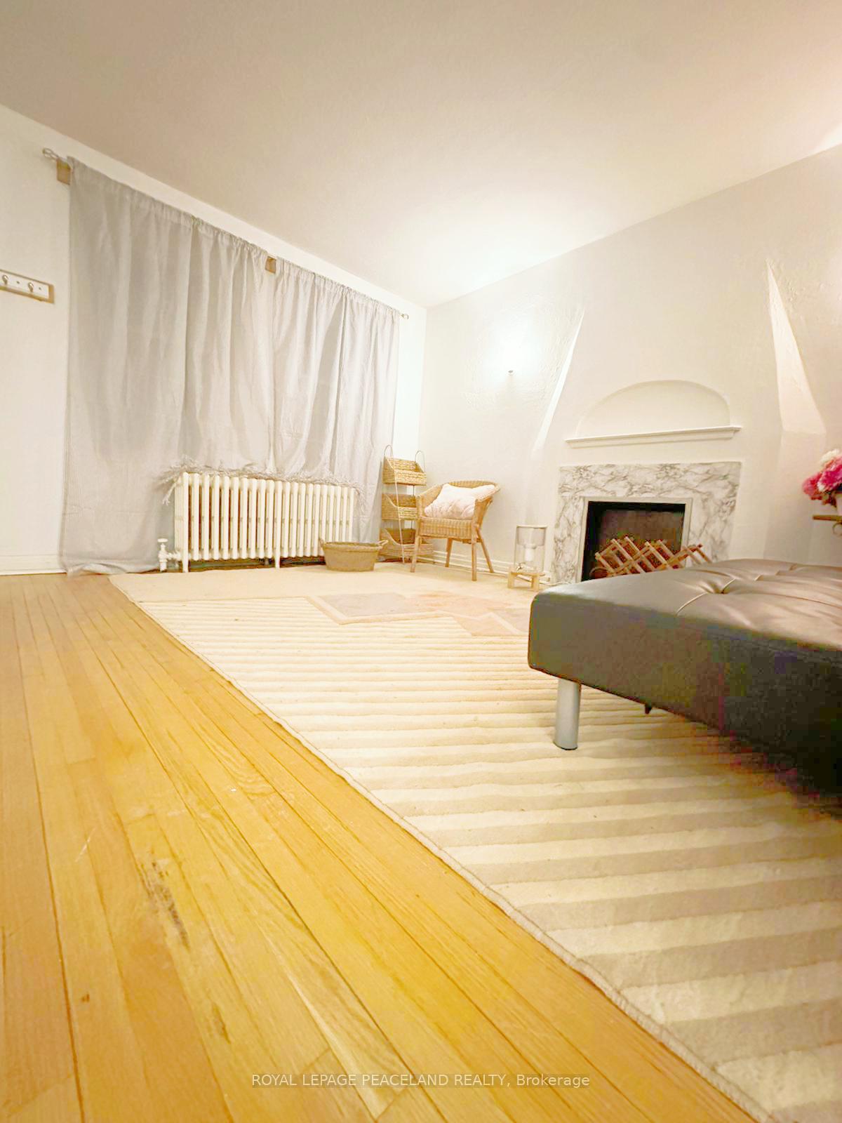 Photo 3 of 32 Strathgowan Avenue, Toronto, Lawrence Park South — HOMEH