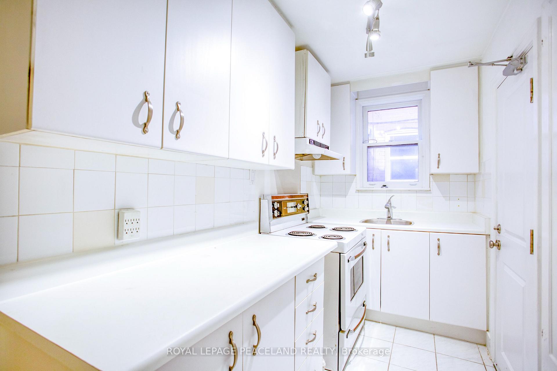 Photo 8 of 32 Strathgowan Avenue, Toronto, Lawrence Park South — HOMEH