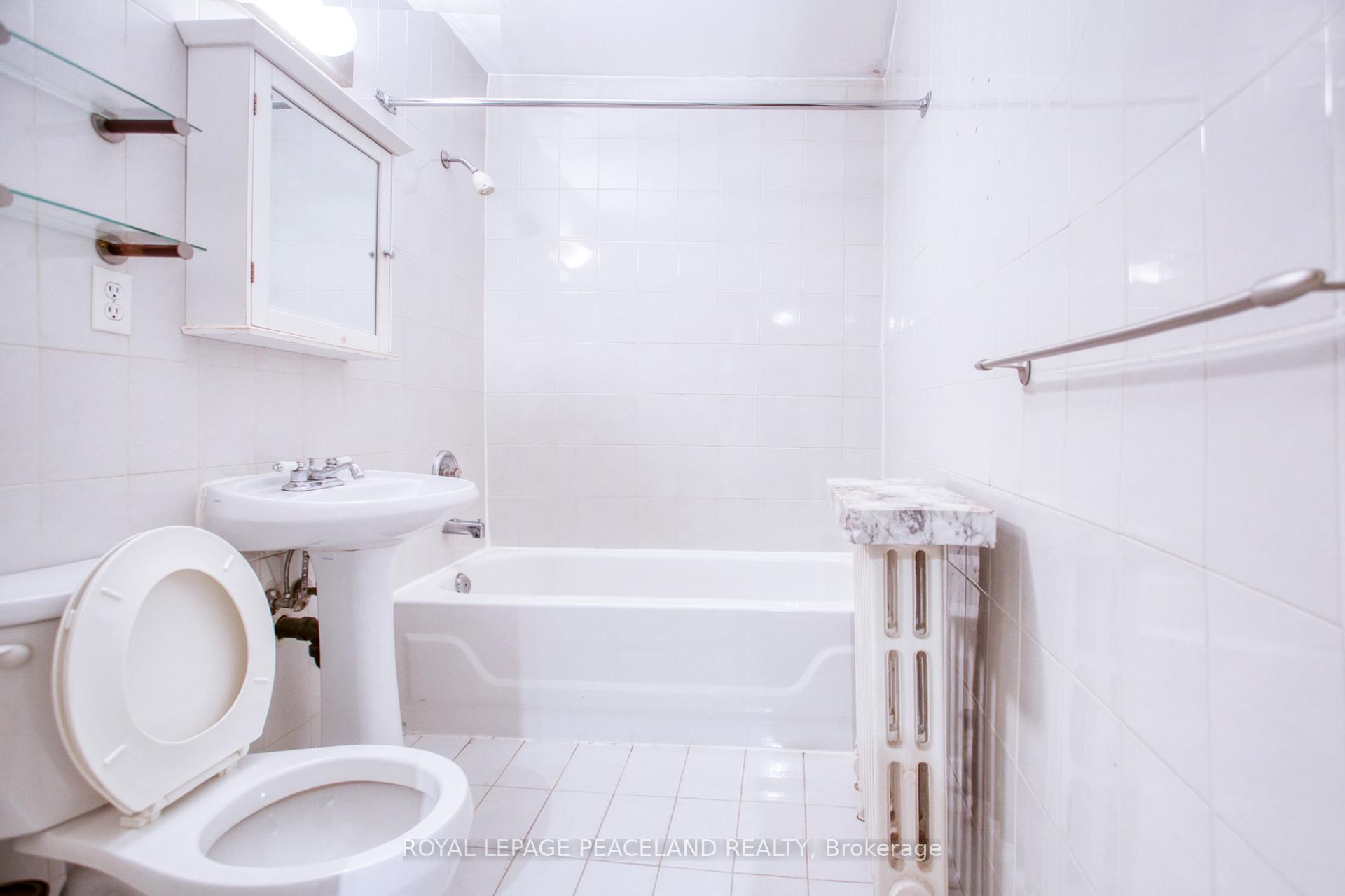Photo 11 of 32 Strathgowan Avenue, Toronto, Lawrence Park South — HOMEH