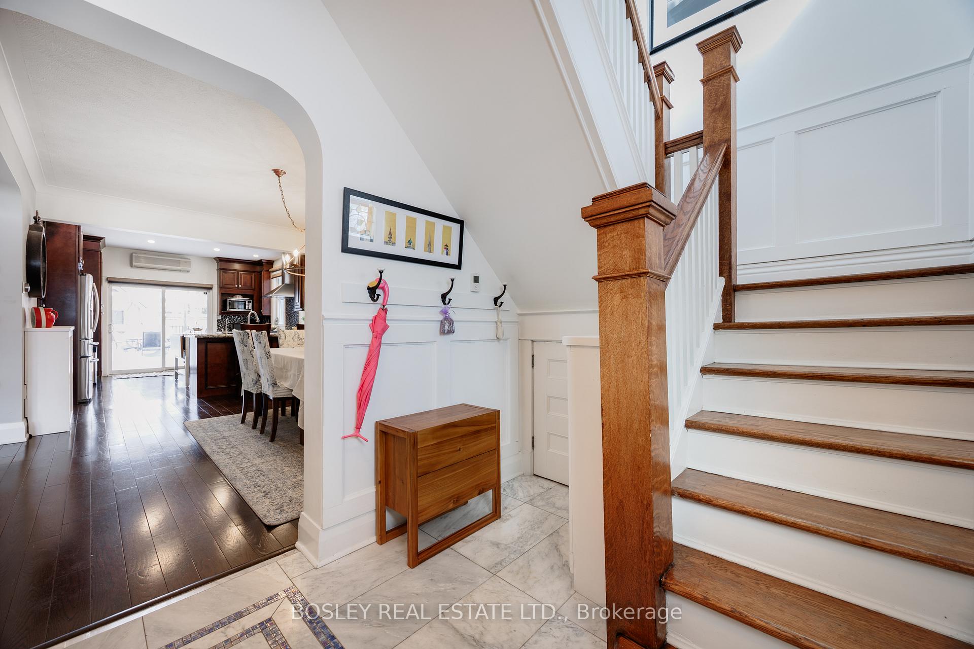 Photo 3 of 14 Swanwick Avenue, Toronto, The Beaches — HOMEH
