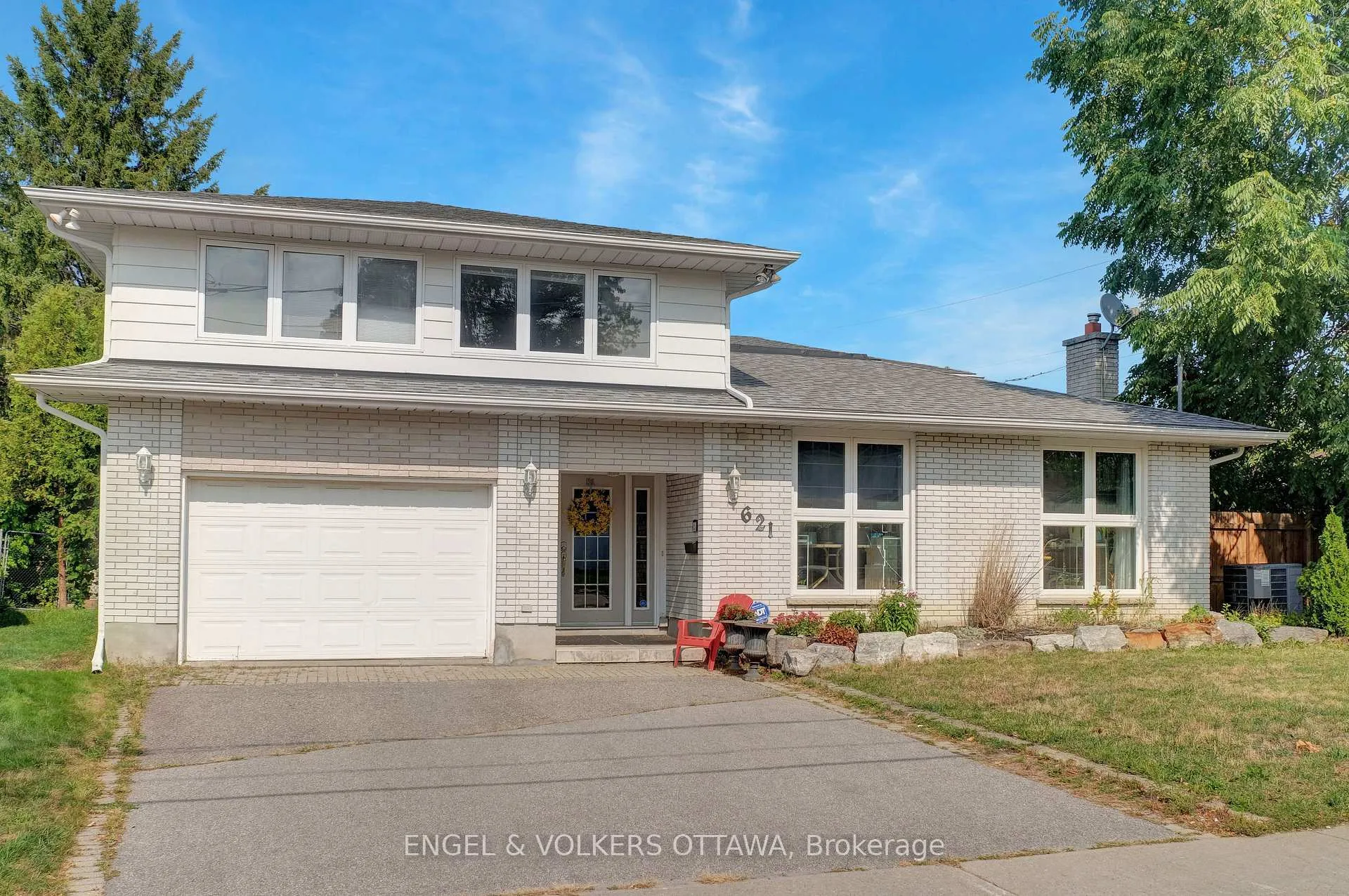 Photo 2 of Unit A, 621 Pleasant Park Road, Ottawa, Playfair Park — HOMEH