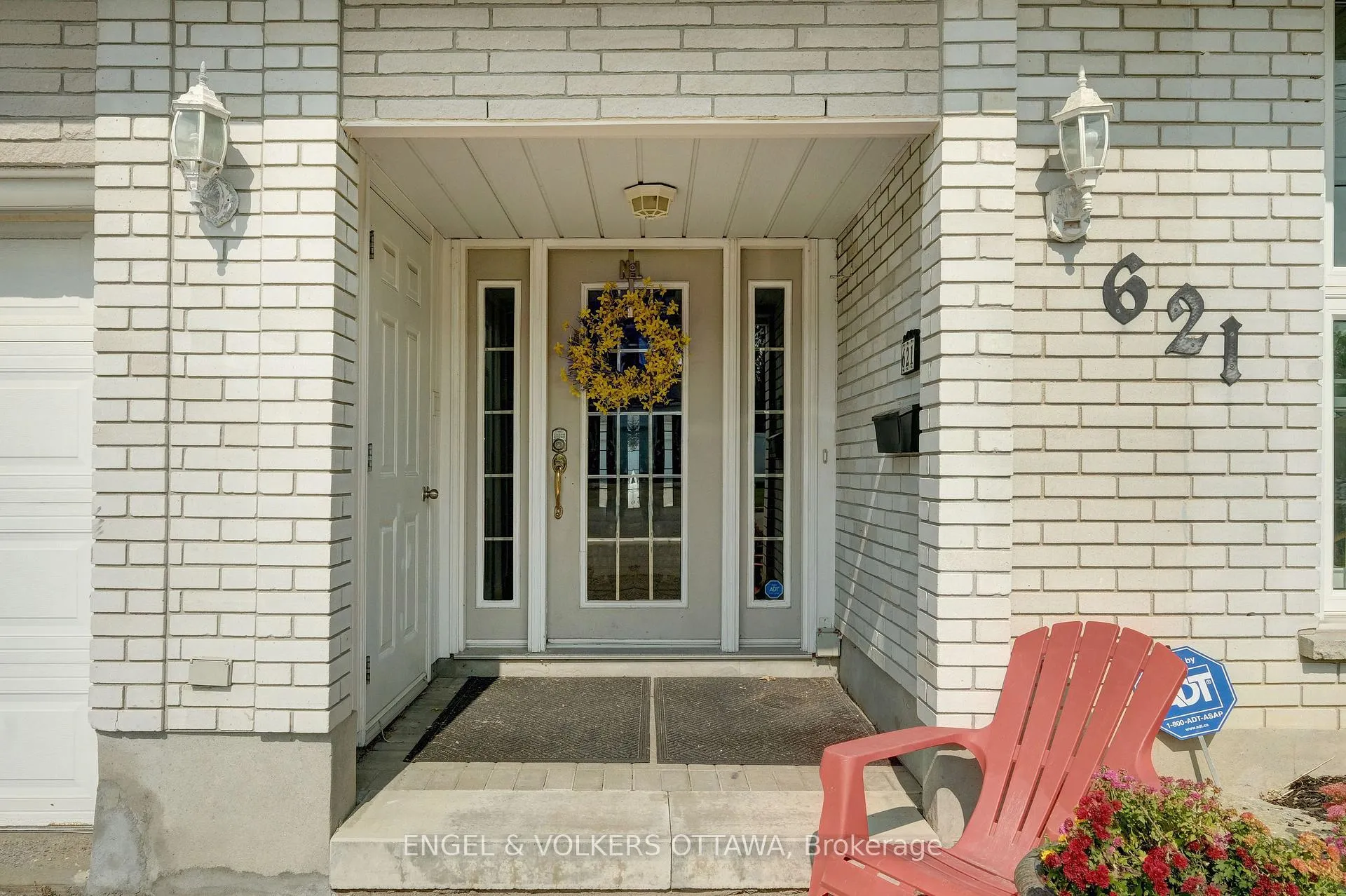 Photo 3 of Unit A, 621 Pleasant Park Road, Ottawa, Playfair Park — HOMEH