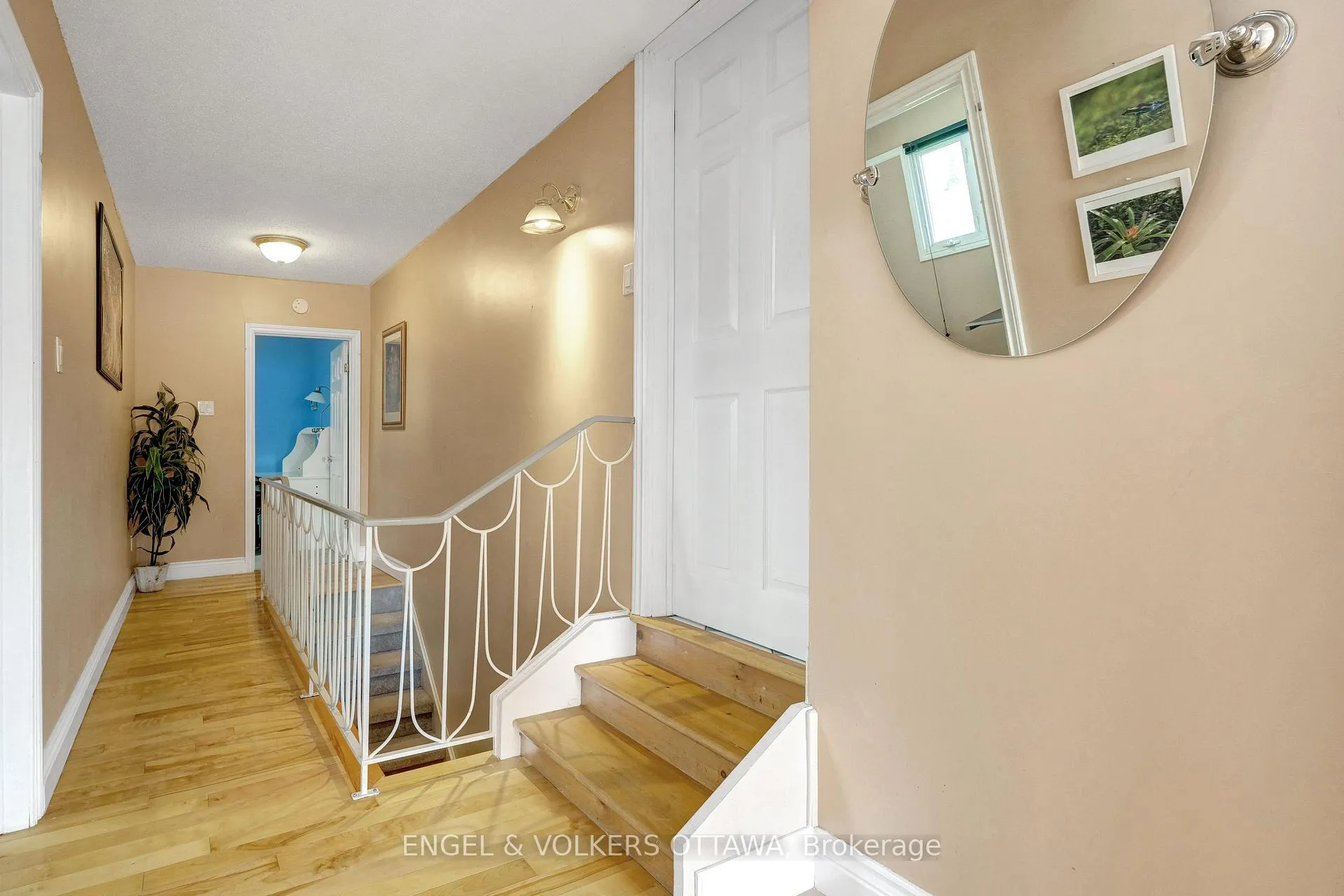 Photo 4 of Unit A, 621 Pleasant Park Road, Ottawa, Playfair Park — HOMEH