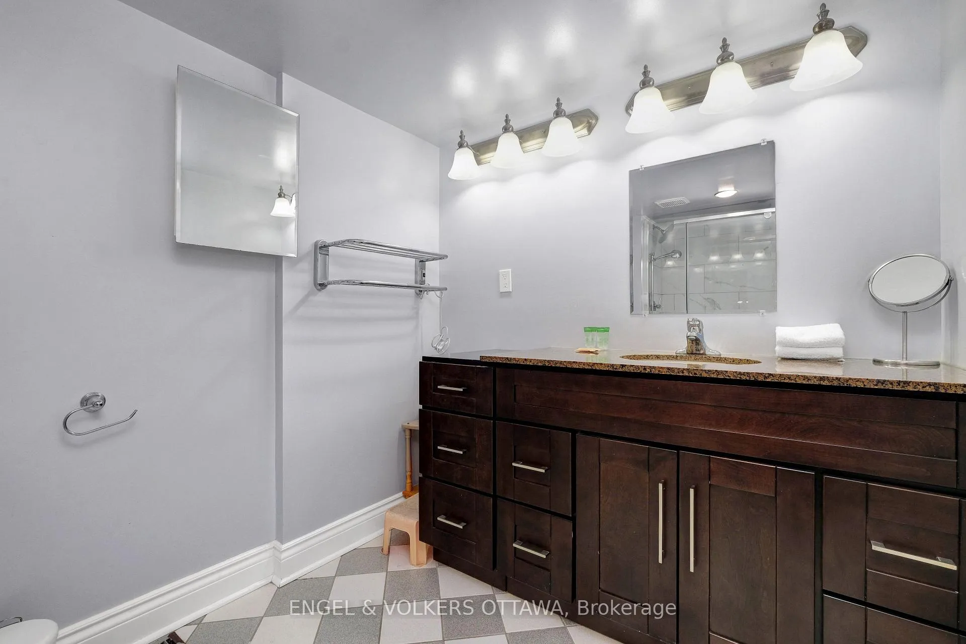 Photo 18 of Unit A, 621 Pleasant Park Road, Ottawa, Playfair Park — HOMEH