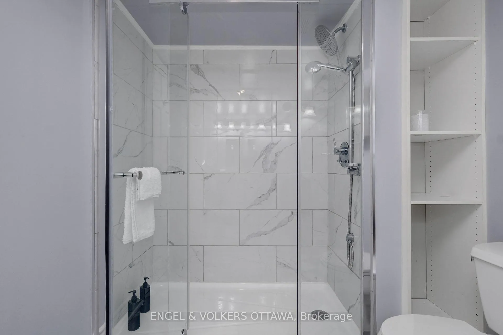 Photo 19 of Unit A, 621 Pleasant Park Road, Ottawa, Playfair Park — HOMEH