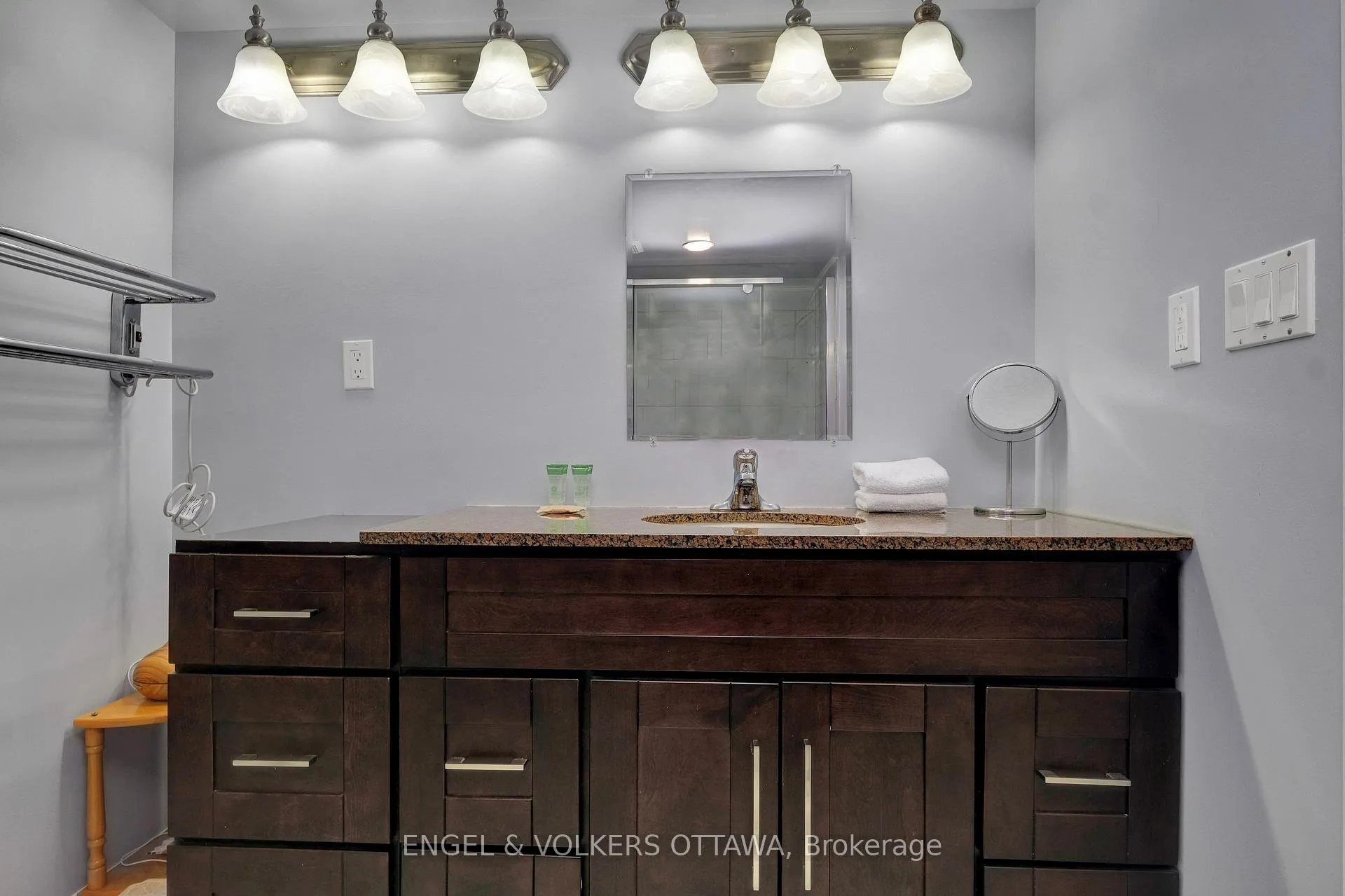 Photo 21 of Unit A, 621 Pleasant Park Road, Ottawa, Playfair Park — HOMEH
