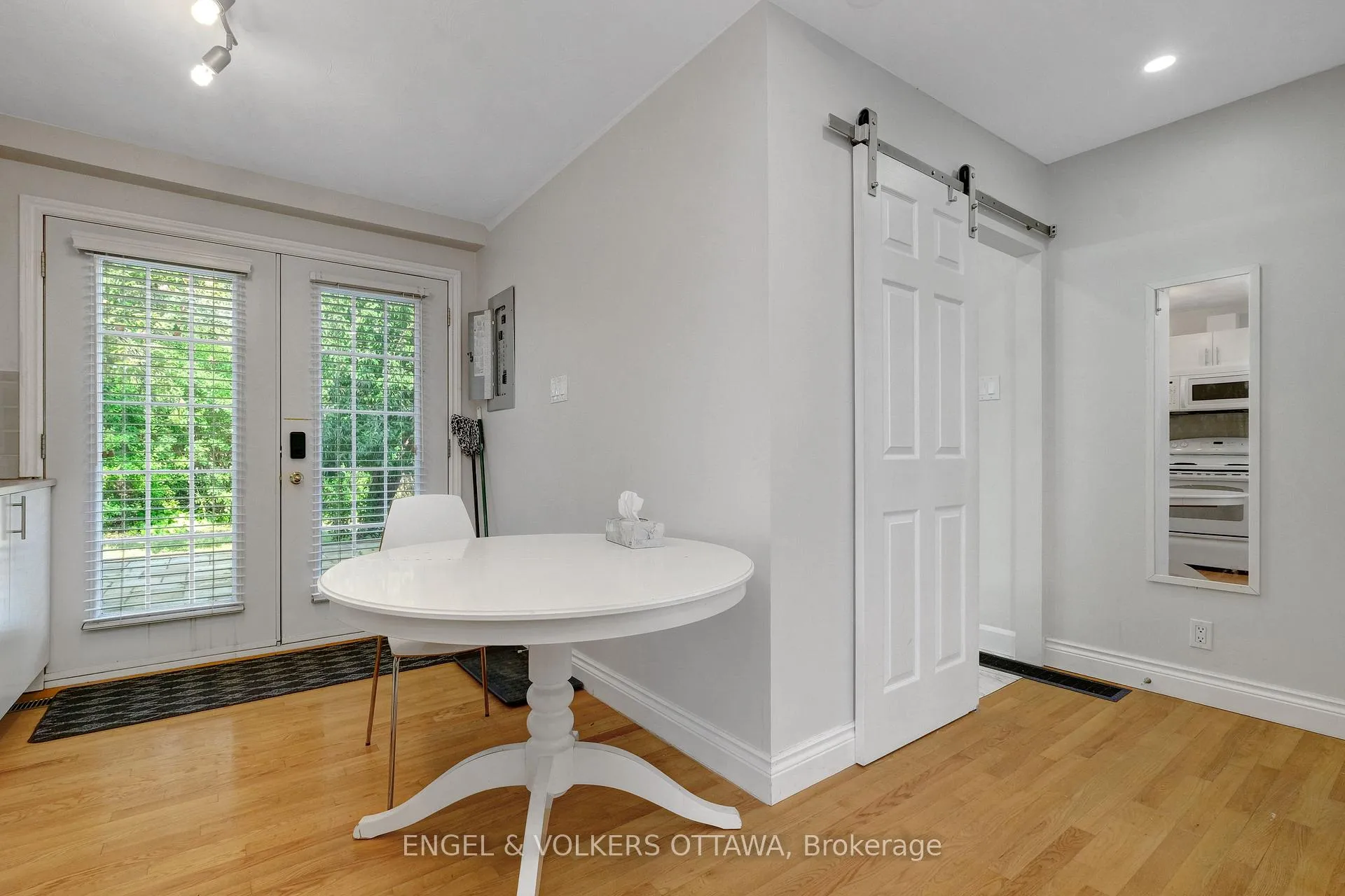 Photo 24 of Unit A, 621 Pleasant Park Road, Ottawa, Playfair Park — HOMEH