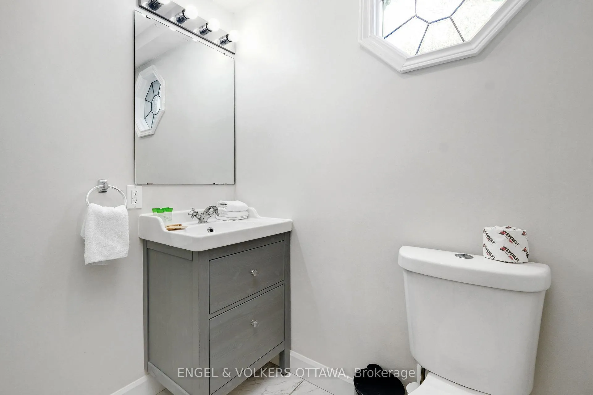 Photo 33 of Unit A, 621 Pleasant Park Road, Ottawa, Playfair Park — HOMEH