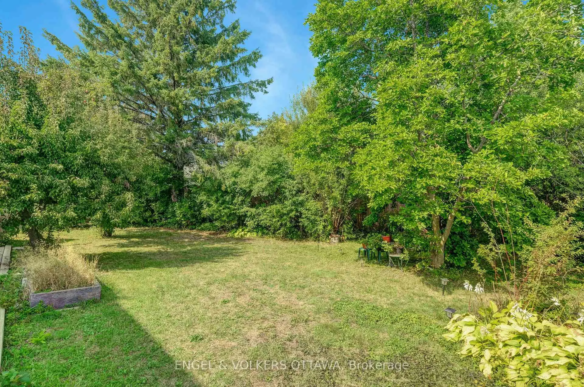 Photo 38 of Unit A, 621 Pleasant Park Road, Ottawa, Playfair Park — HOMEH