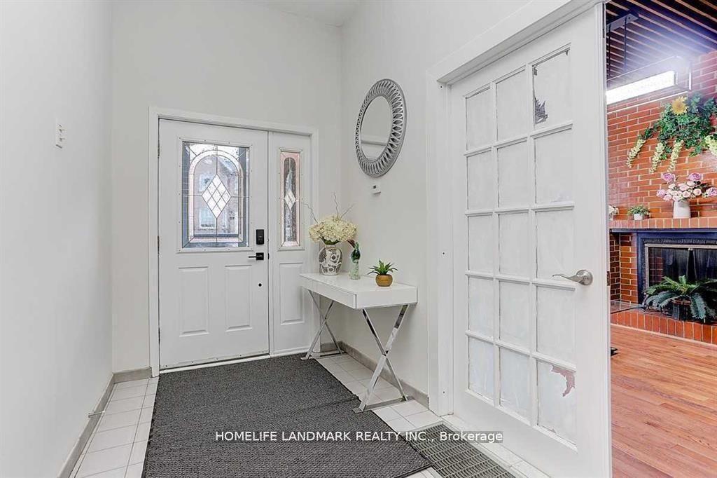 Photo 4 of 20 Grove Avenue, Toronto, Trinity-Bellwoods — HOMEH