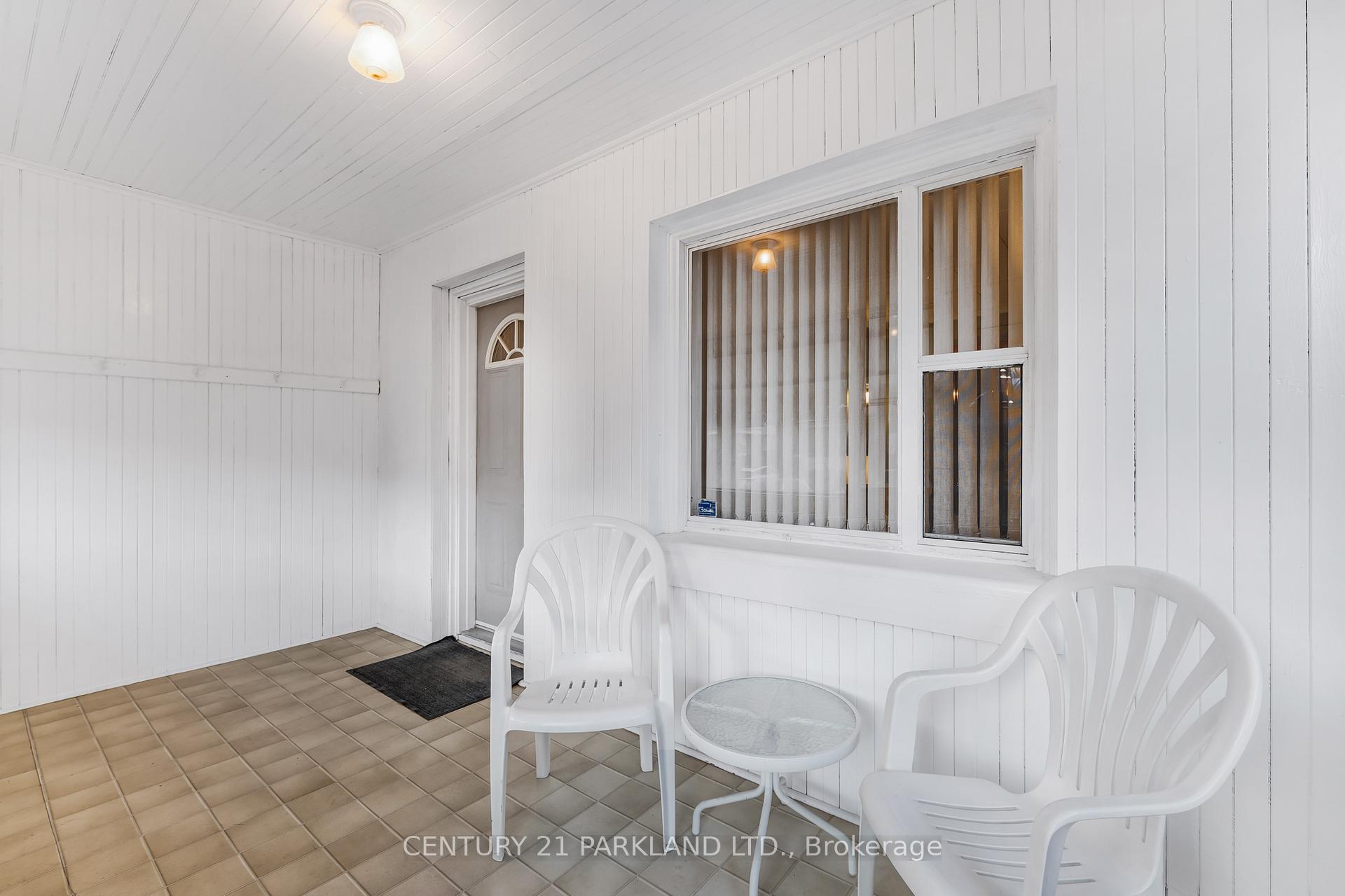 Photo 3 of 11 Lamb Avenue, Toronto, Greenwood-Coxwell — HOMEH