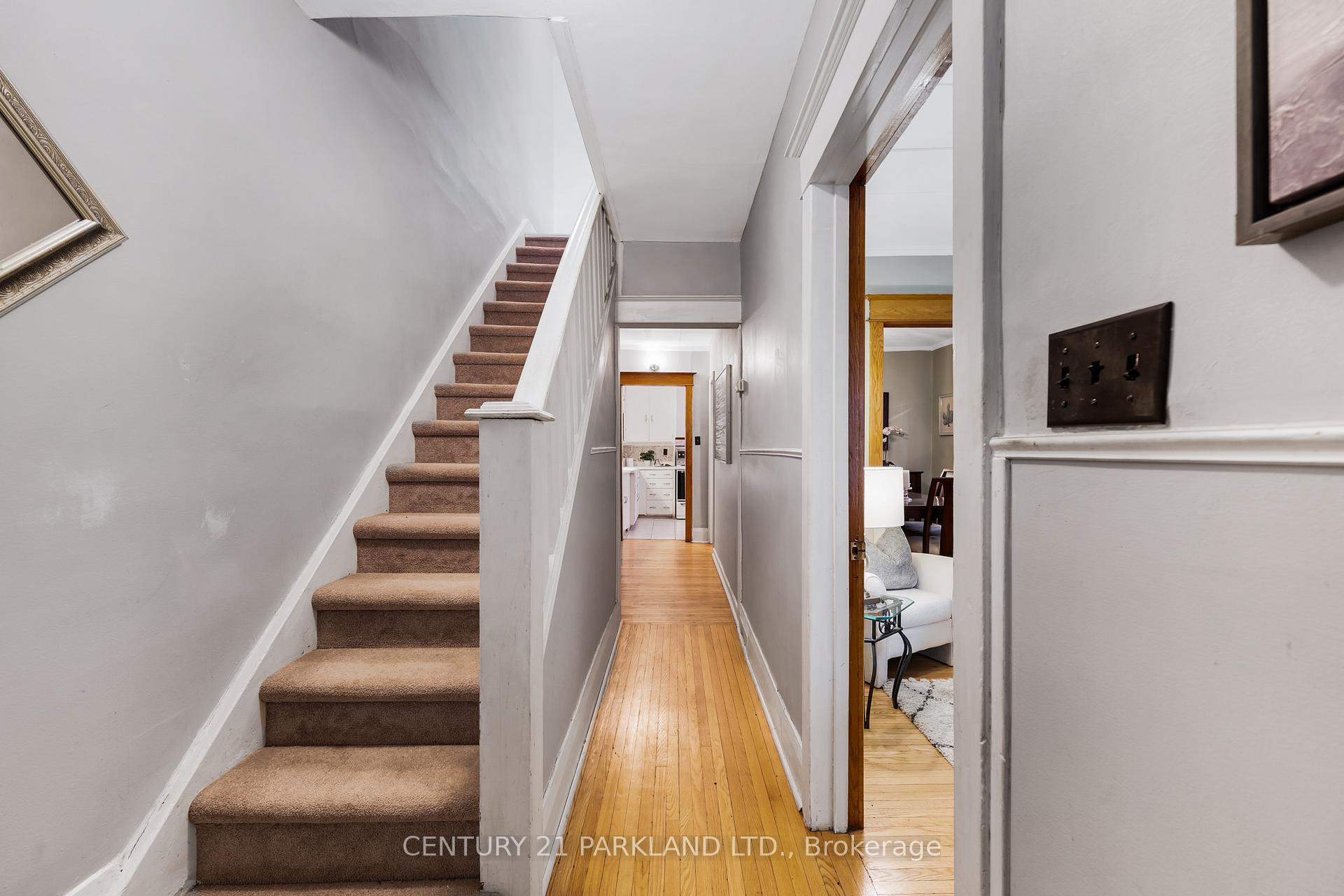 Photo 5 of 11 Lamb Avenue, Toronto, Greenwood-Coxwell — HOMEH