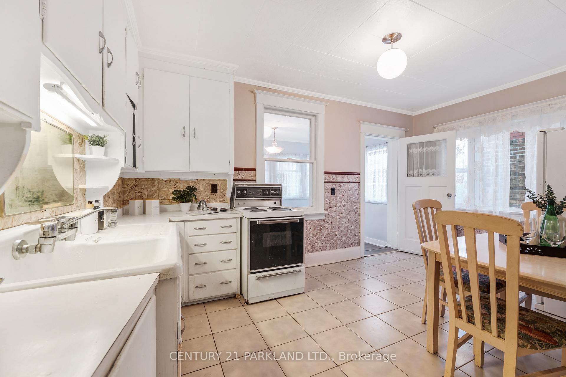 Photo 12 of 11 Lamb Avenue, Toronto, Greenwood-Coxwell — HOMEH