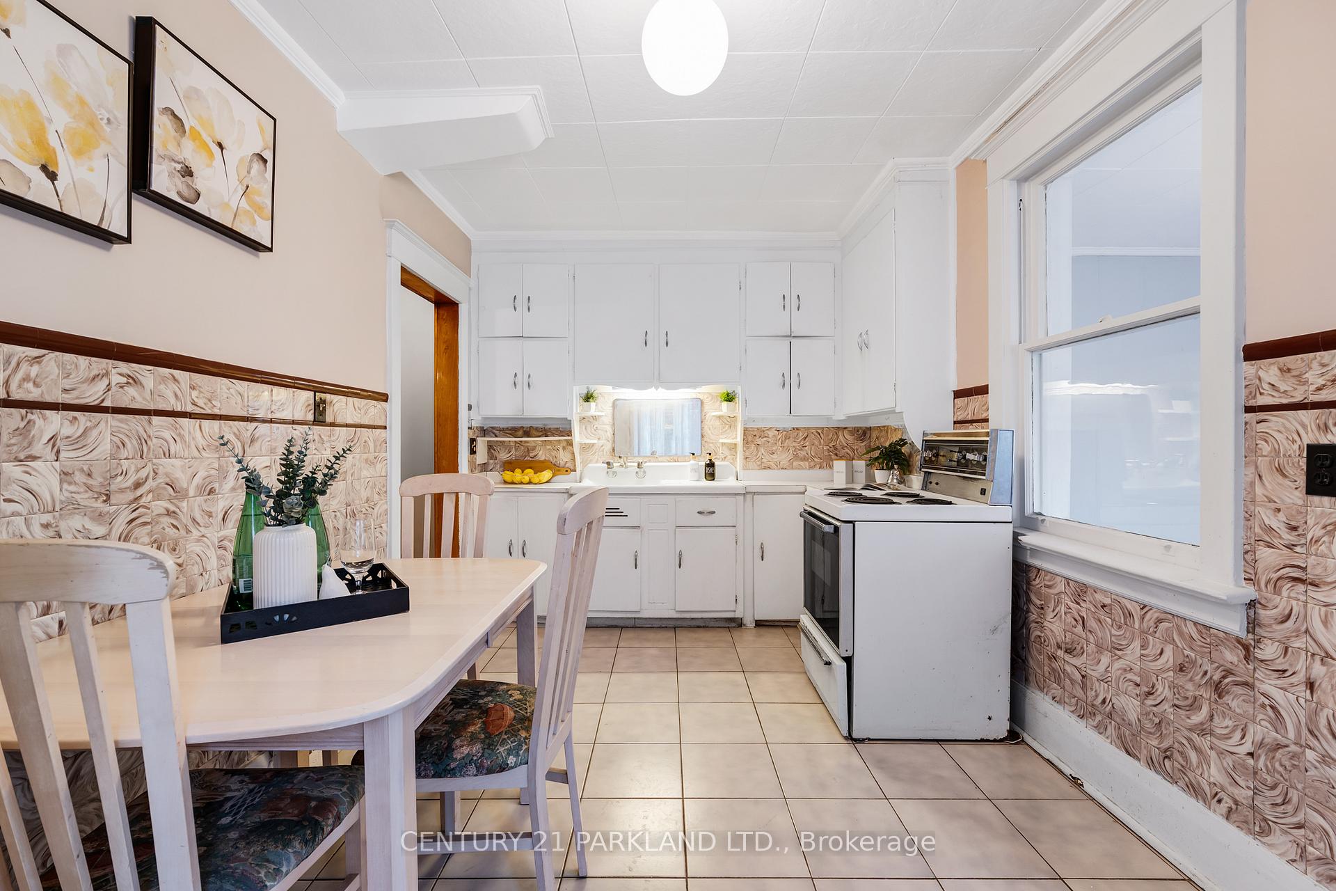 Photo 13 of 11 Lamb Avenue, Toronto, Greenwood-Coxwell — HOMEH