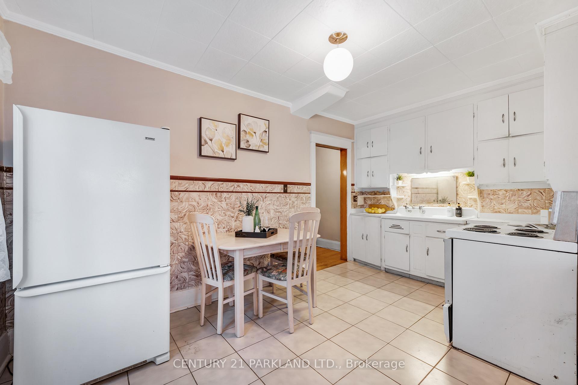 Photo 14 of 11 Lamb Avenue, Toronto, Greenwood-Coxwell — HOMEH