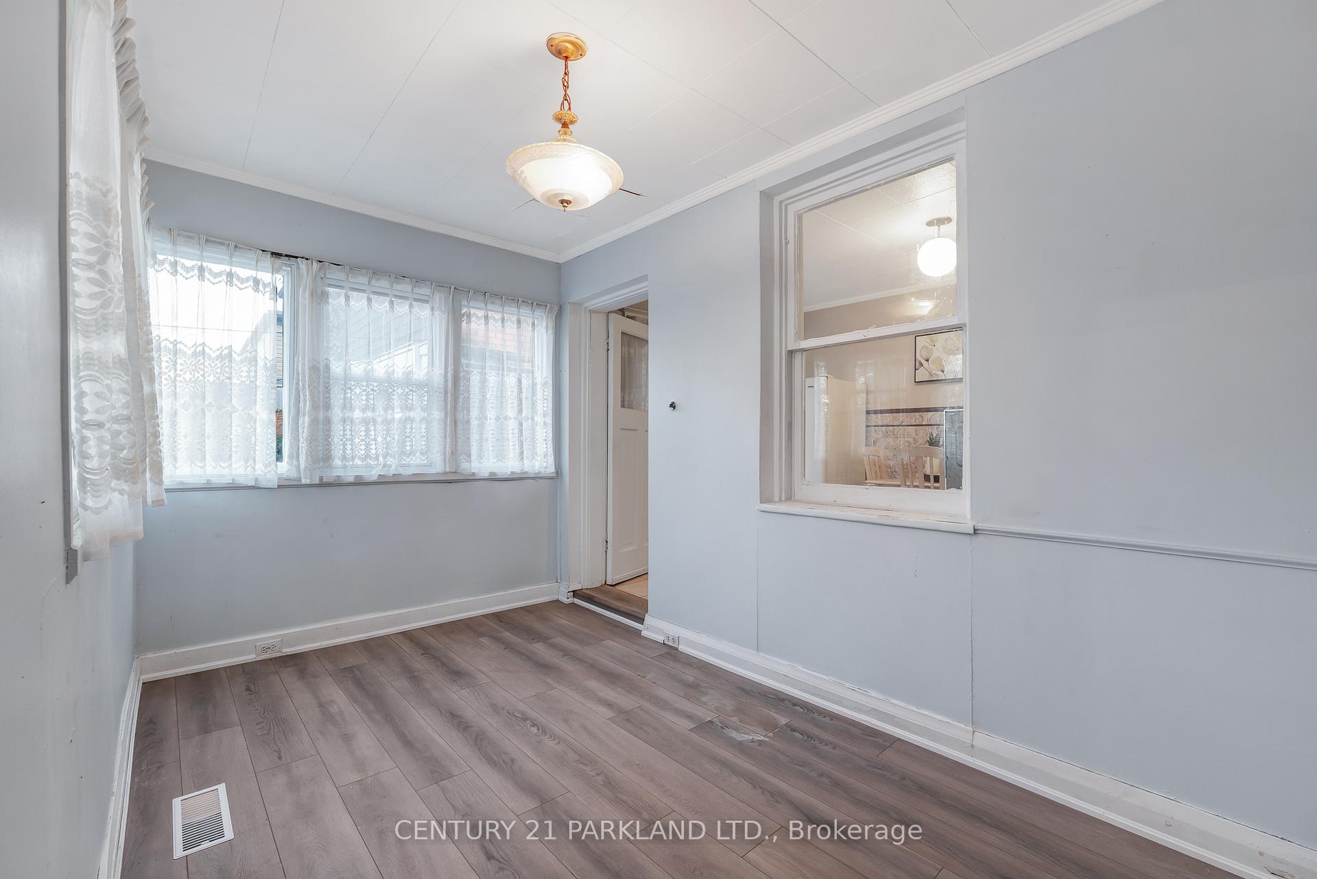 Photo 17 of 11 Lamb Avenue, Toronto, Greenwood-Coxwell — HOMEH