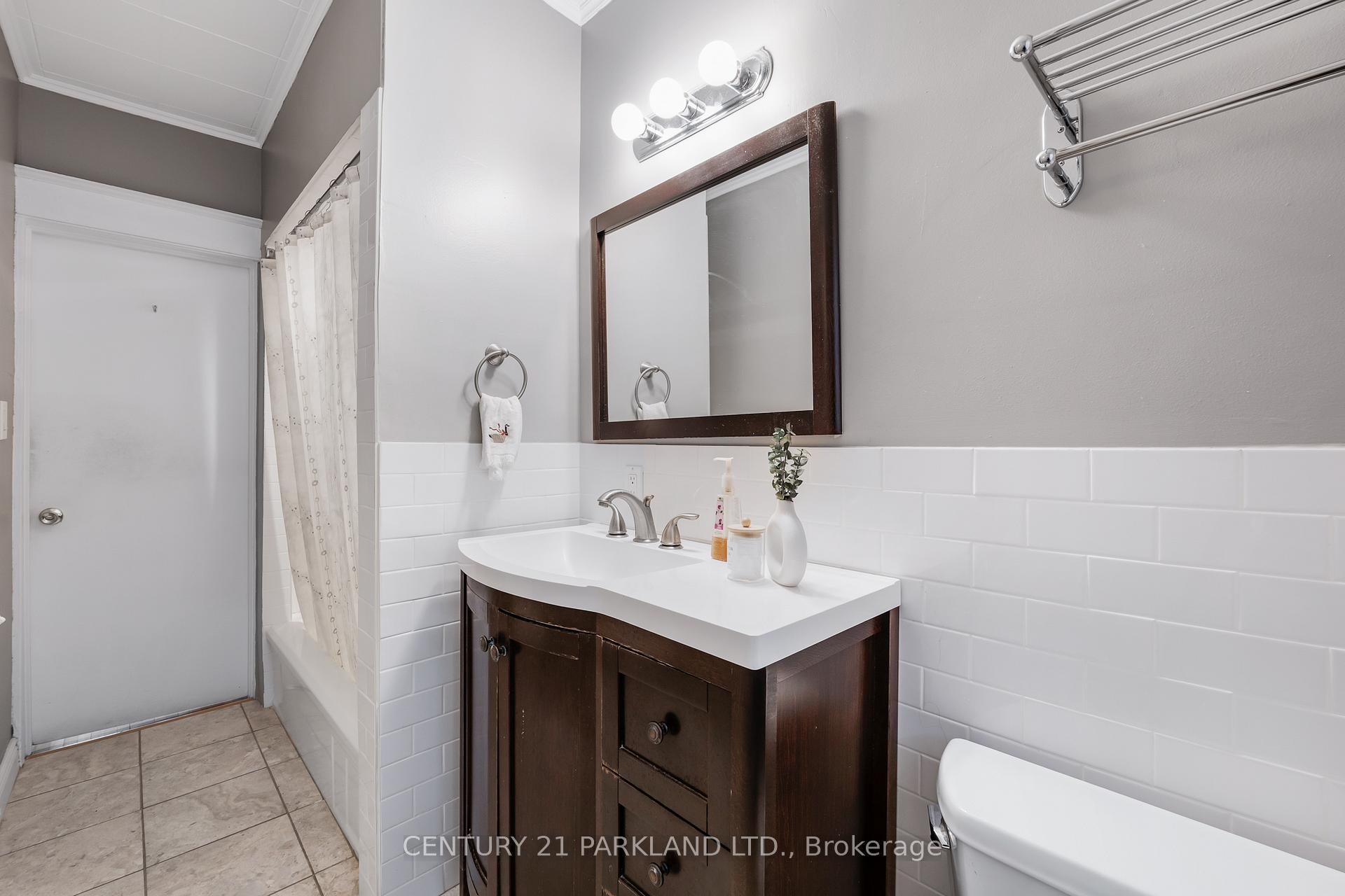 Photo 24 of 11 Lamb Avenue, Toronto, Greenwood-Coxwell — HOMEH