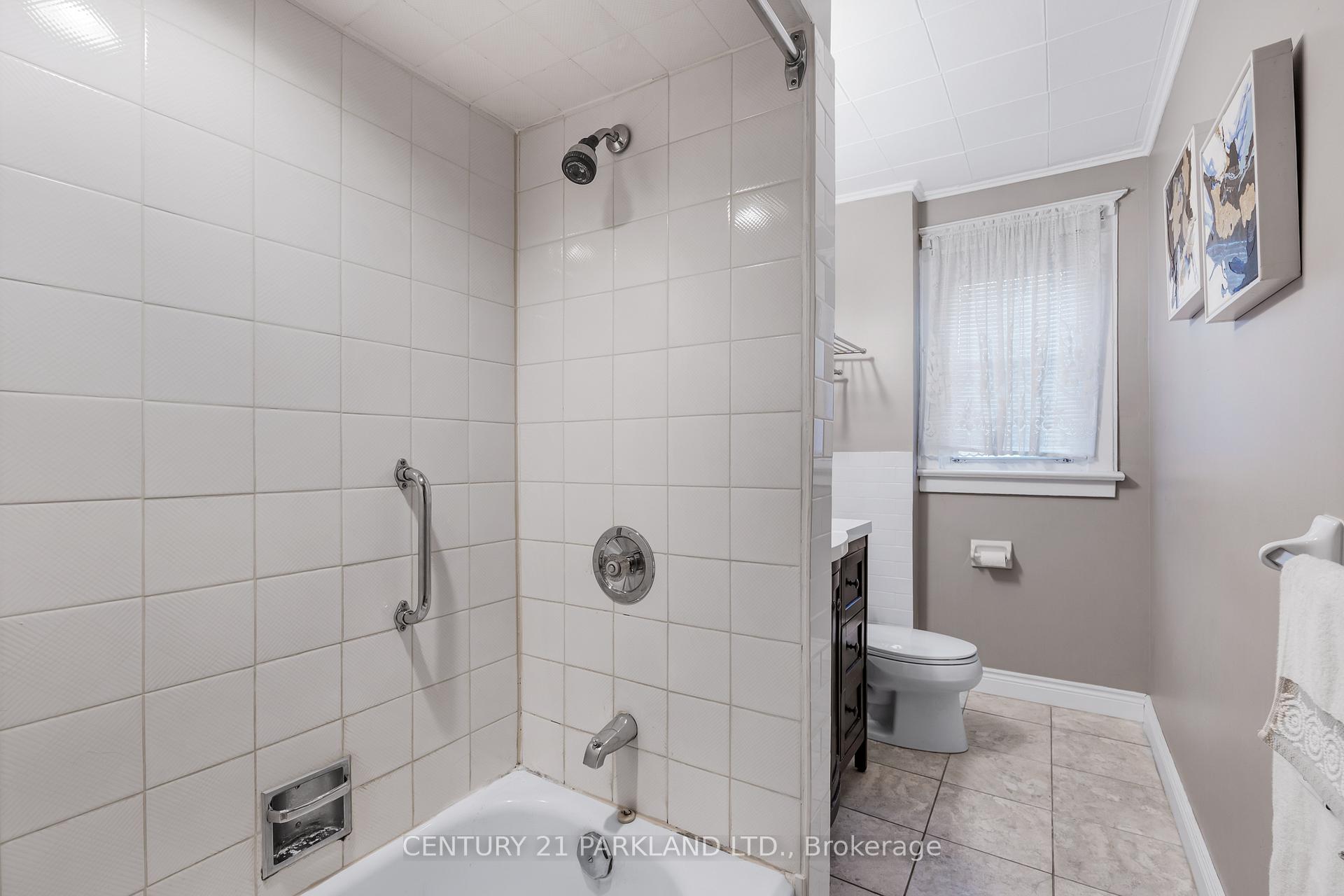 Photo 25 of 11 Lamb Avenue, Toronto, Greenwood-Coxwell — HOMEH