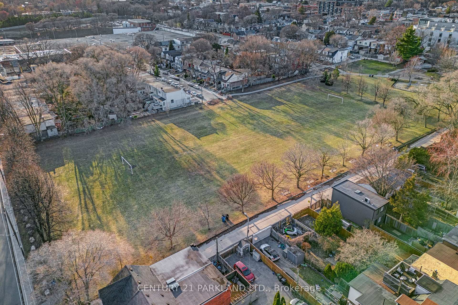 Photo 34 of 11 Lamb Avenue, Toronto, Greenwood-Coxwell — HOMEH