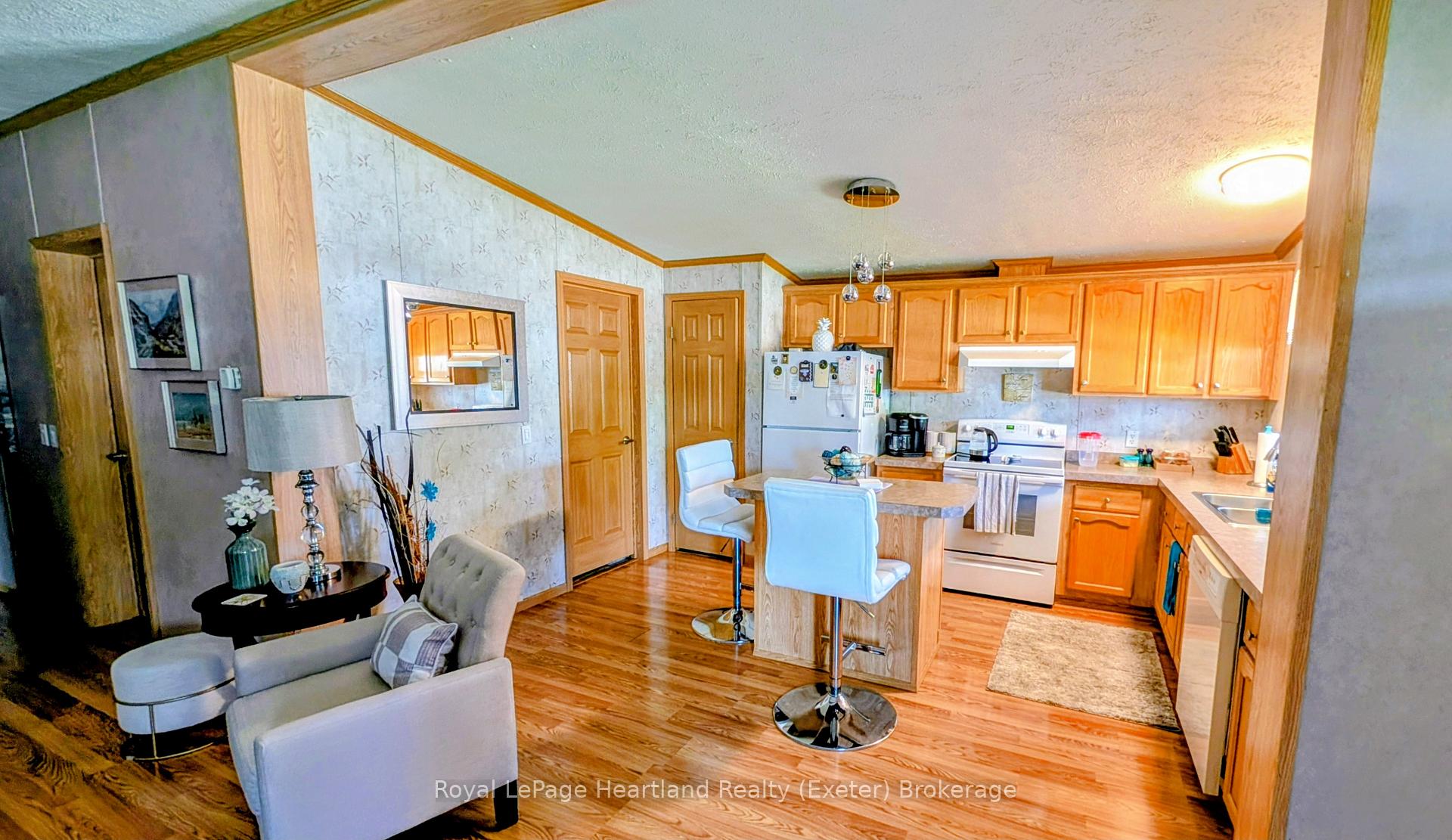 Photo 3 of 20 George Street, Strathroy-Caradoc, SE — HOMEH