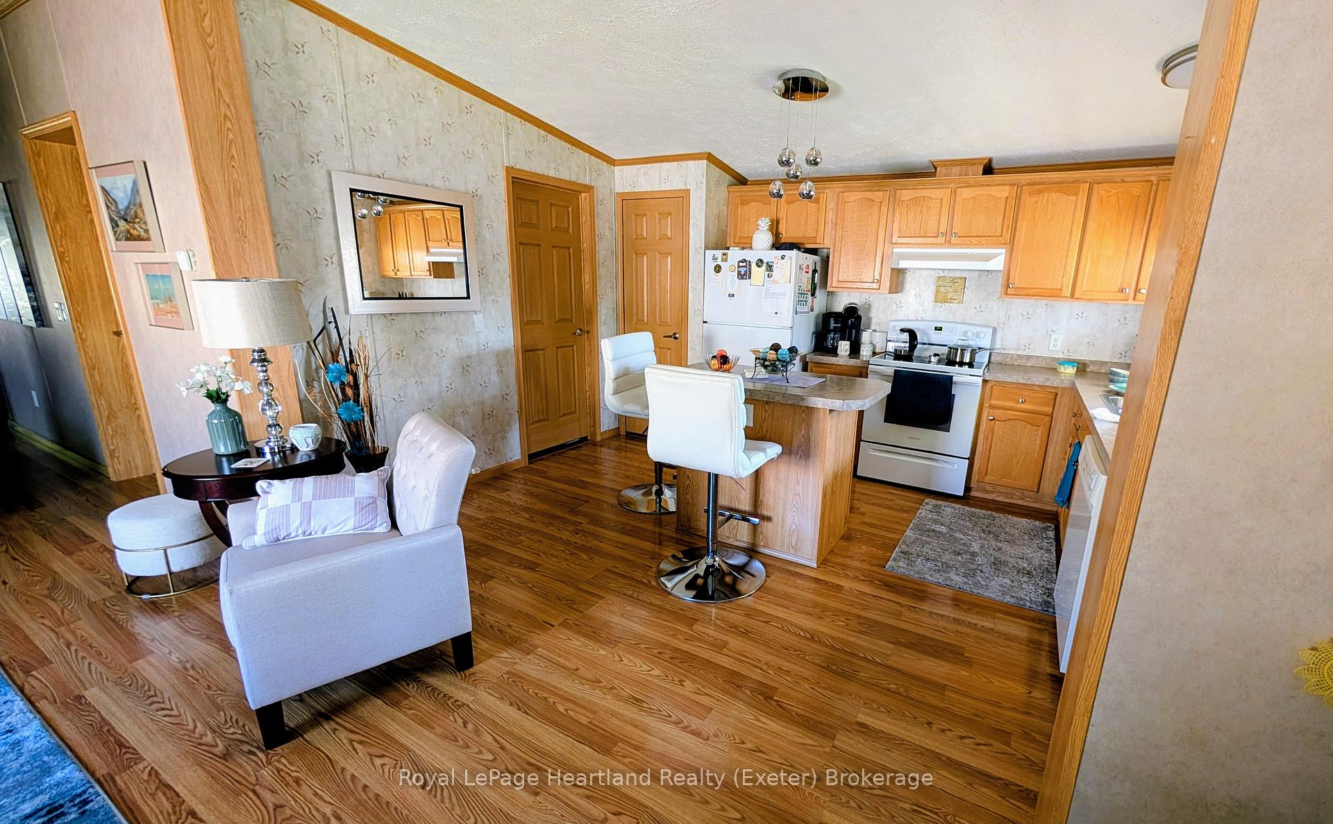 Photo 4 of 20 George Street, Strathroy-Caradoc, SE — HOMEH