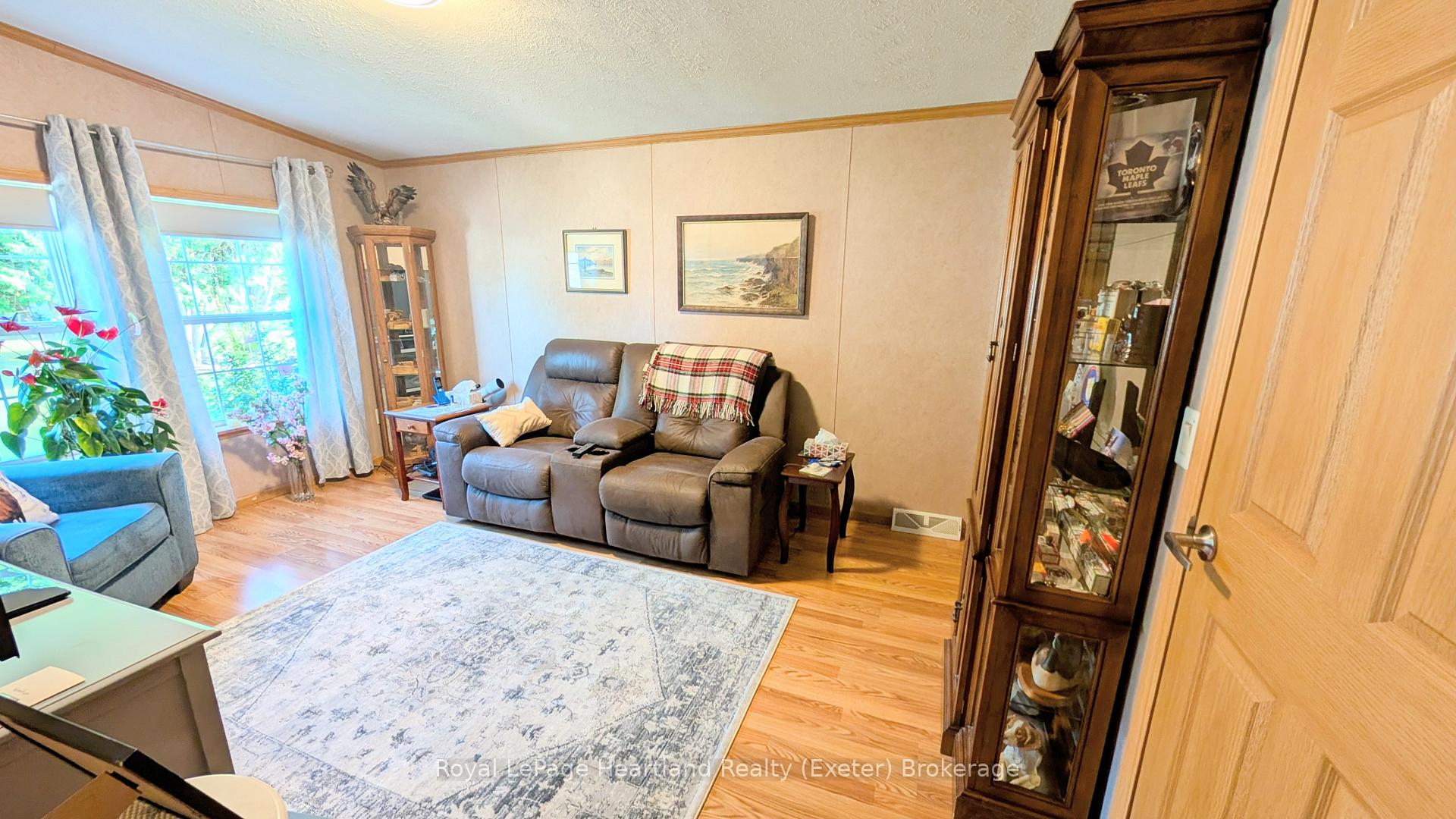 Photo 8 of 20 George Street, Strathroy-Caradoc, SE — HOMEH