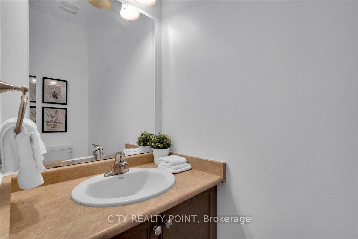 Photo 5 of 10 Edhouse Avenue, Scarborough, Clairlea-Birchmount — HOMEH