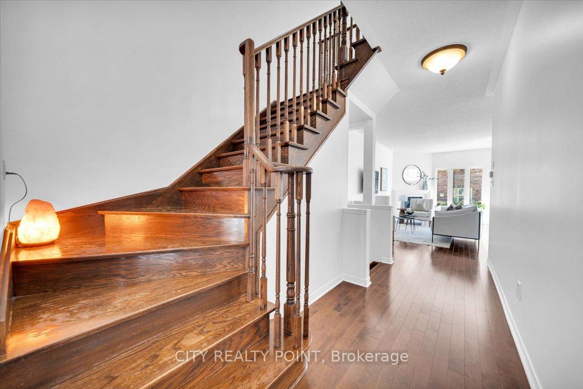 Photo 7 of 10 Edhouse Avenue, Scarborough, Clairlea-Birchmount — HOMEH