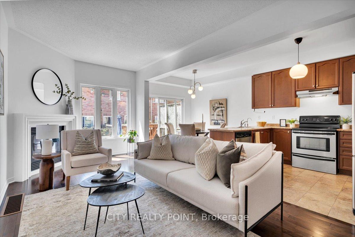 Photo 9 of 10 Edhouse Avenue, Scarborough, Clairlea-Birchmount — HOMEH