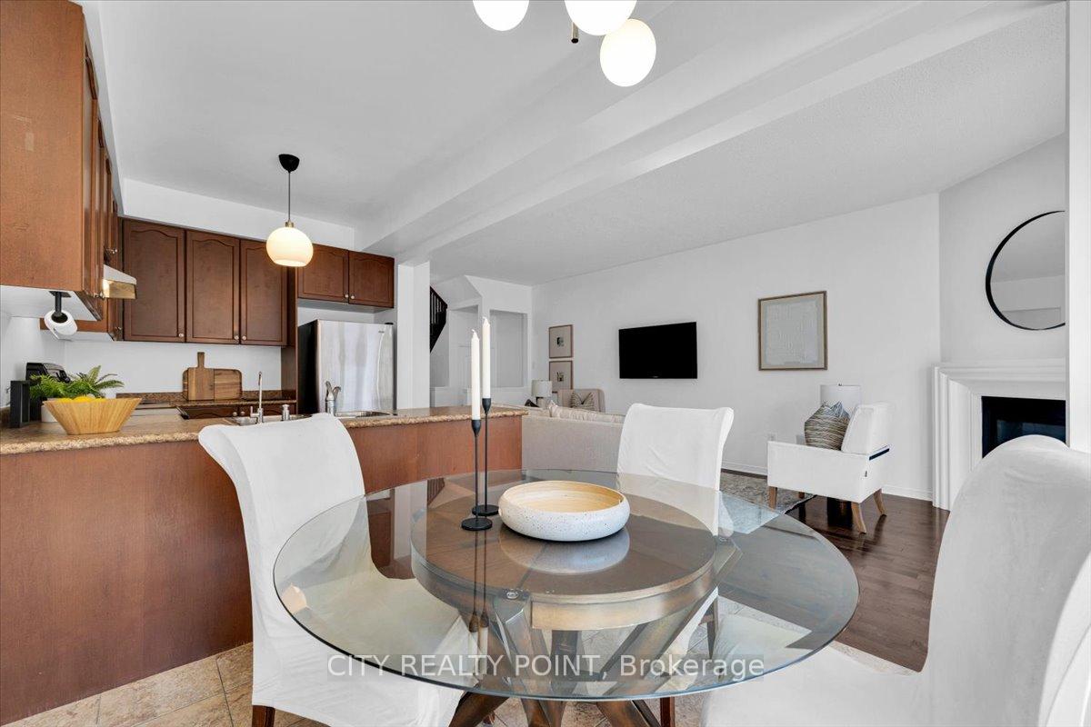 Photo 13 of 10 Edhouse Avenue, Scarborough, Clairlea-Birchmount — HOMEH