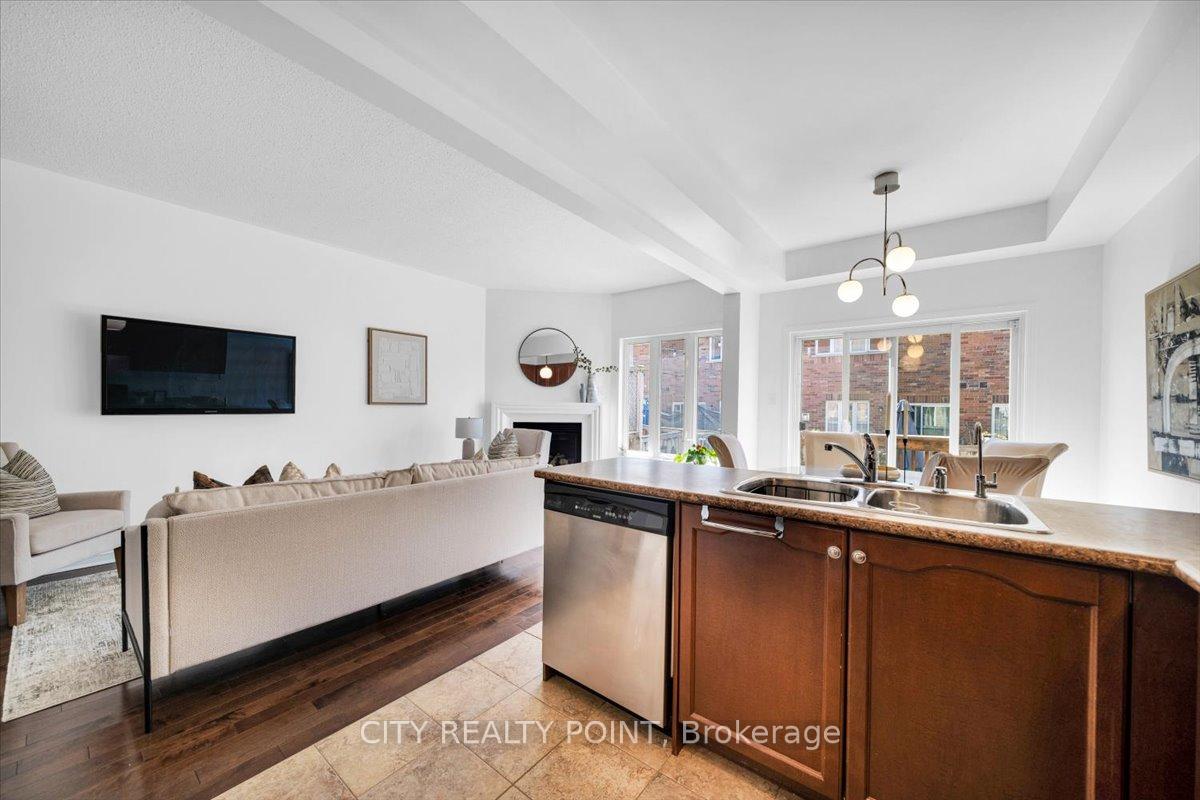 Photo 15 of 10 Edhouse Avenue, Scarborough, Clairlea-Birchmount — HOMEH