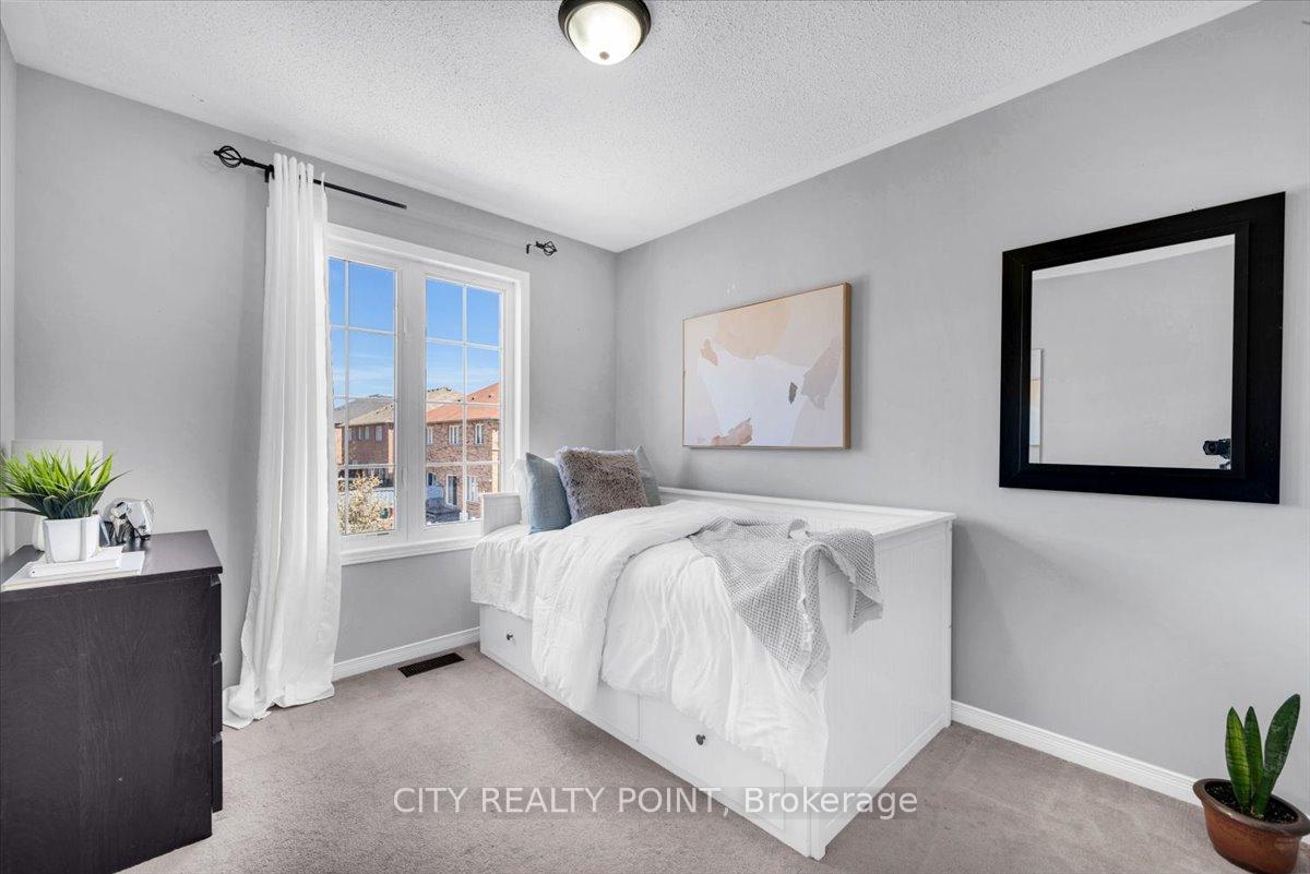 Photo 23 of 10 Edhouse Avenue, Scarborough, Clairlea-Birchmount — HOMEH