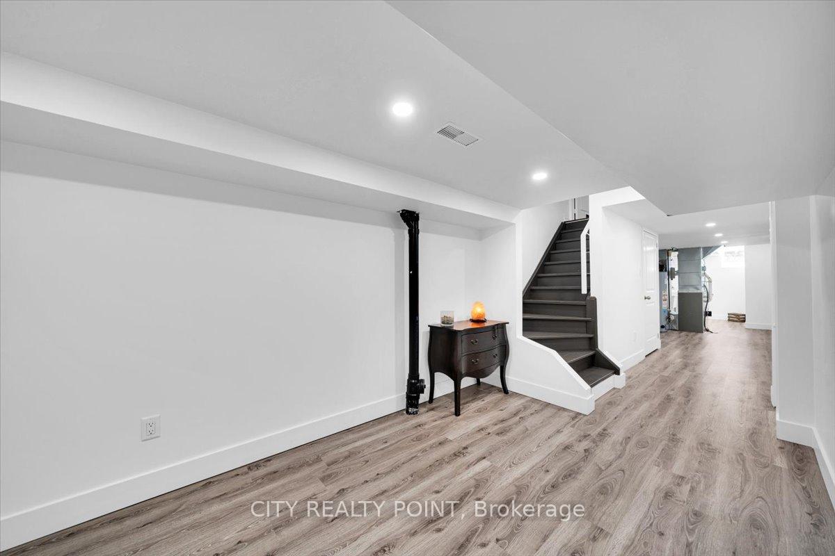 Photo 26 of 10 Edhouse Avenue, Scarborough, Clairlea-Birchmount — HOMEH