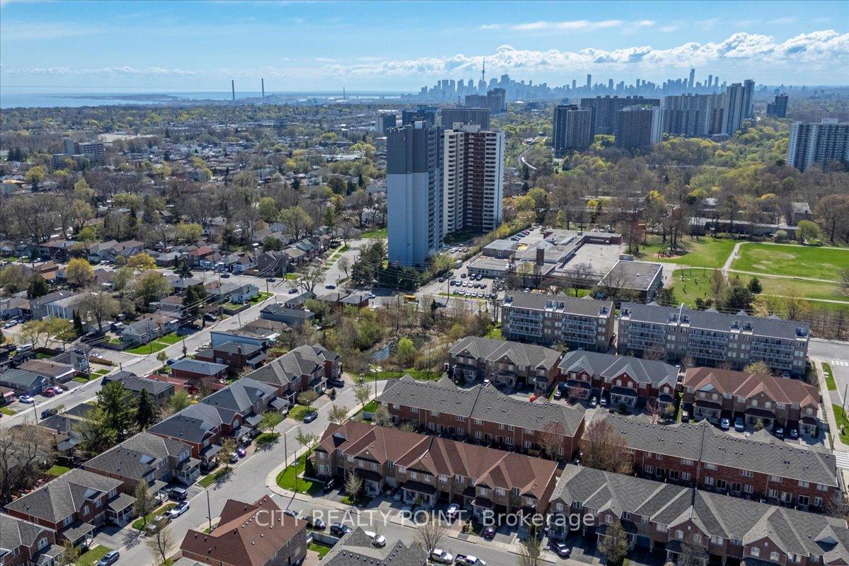 Photo 38 of 10 Edhouse Avenue, Scarborough, Clairlea-Birchmount — HOMEH