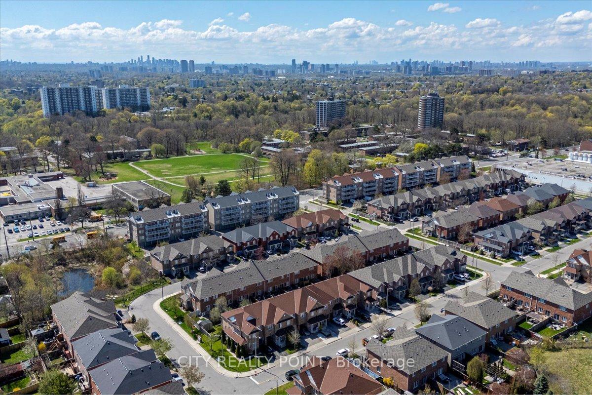 Photo 39 of 10 Edhouse Avenue, Scarborough, Clairlea-Birchmount — HOMEH