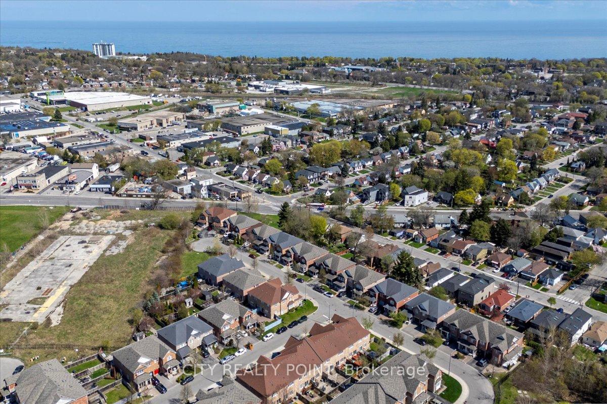 Photo 40 of 10 Edhouse Avenue, Scarborough, Clairlea-Birchmount — HOMEH