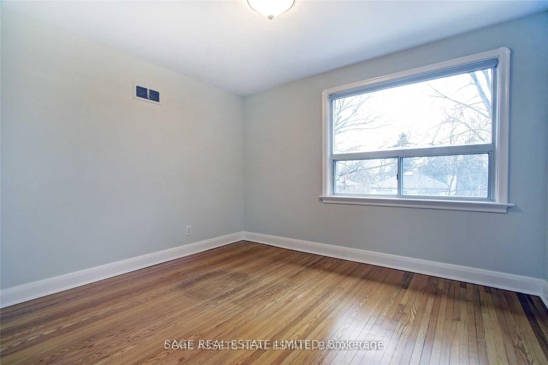 Photo 12 of 596 St. Clements Avenue, Toronto, Forest Hill North — HOMEH