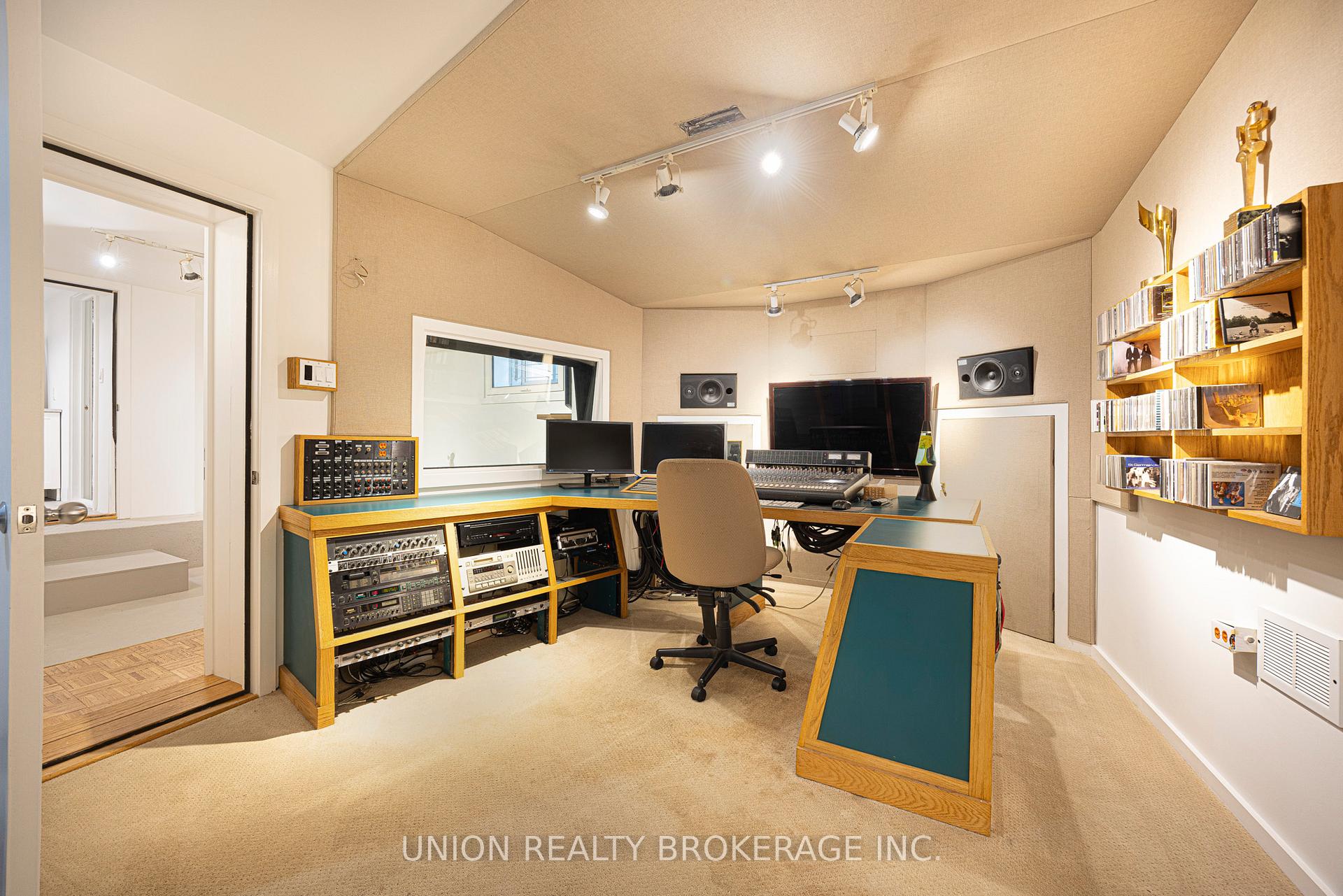 Photo 35 of 35 Brooklyn Avenue, Toronto, South Riverdale — HOMEH