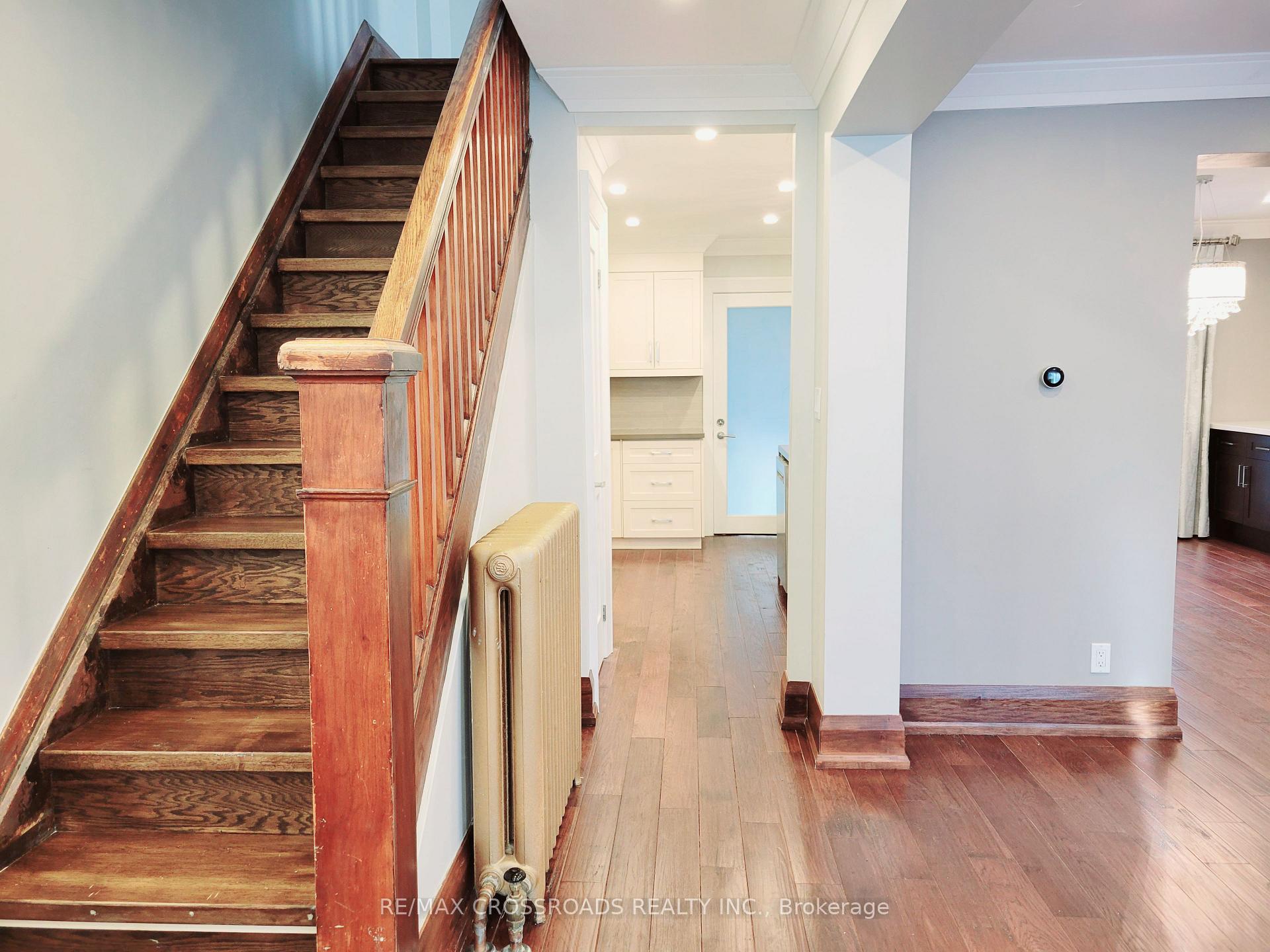 Photo 3 of 11 Maxwell Avenue, Toronto, Yonge-Eglinton — HOMEH
