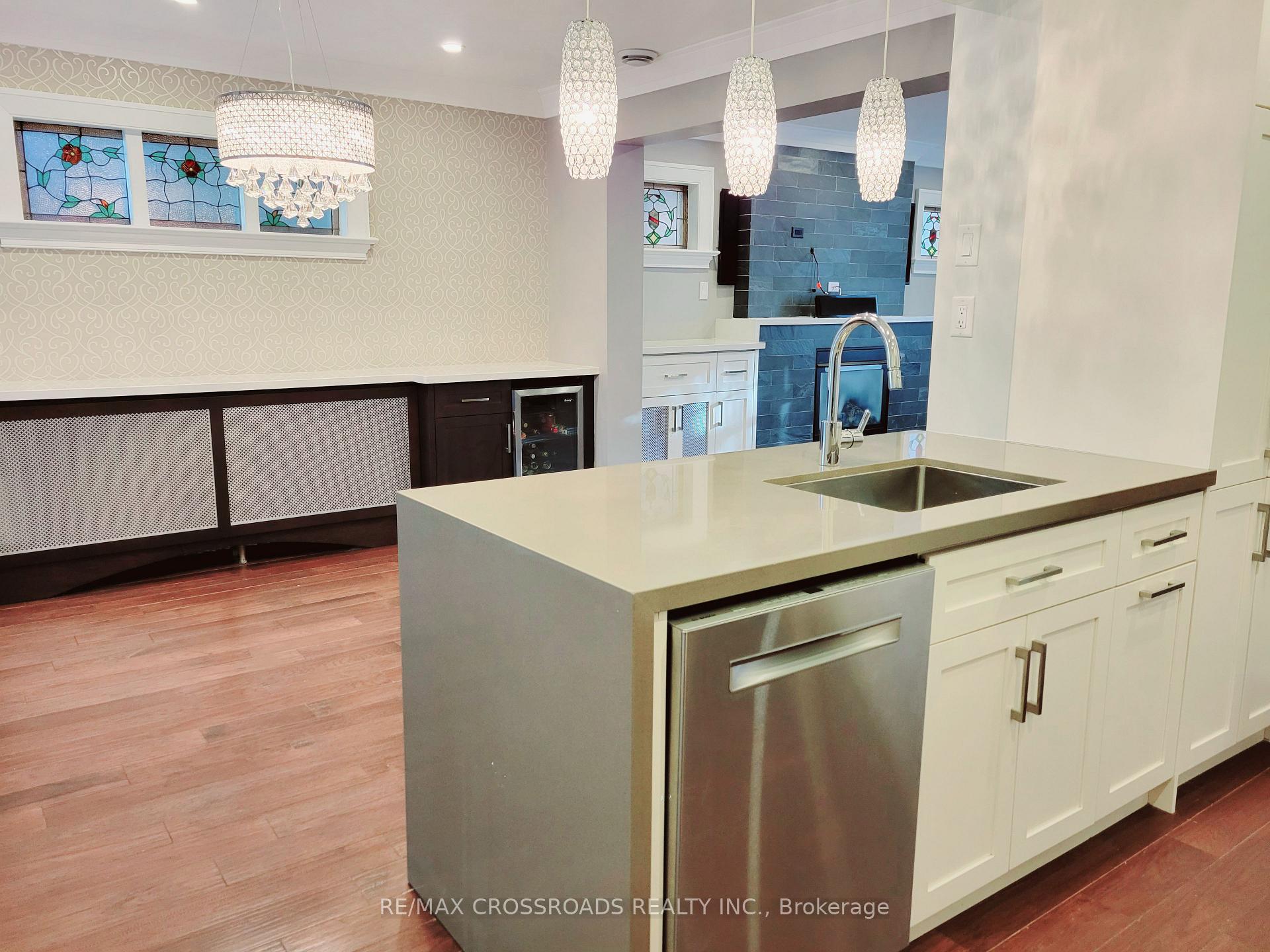 Photo 7 of 11 Maxwell Avenue, Toronto, Yonge-Eglinton — HOMEH