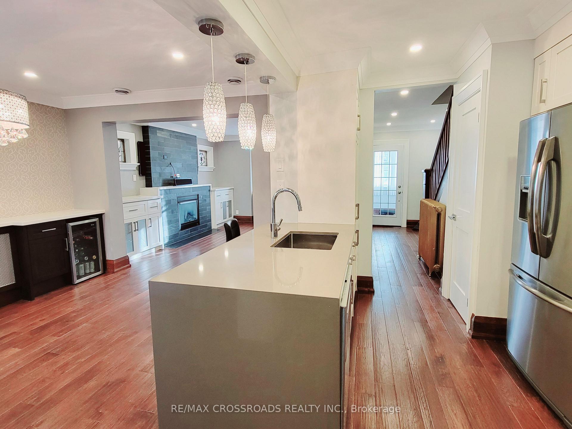 Photo 8 of 11 Maxwell Avenue, Toronto, Yonge-Eglinton — HOMEH