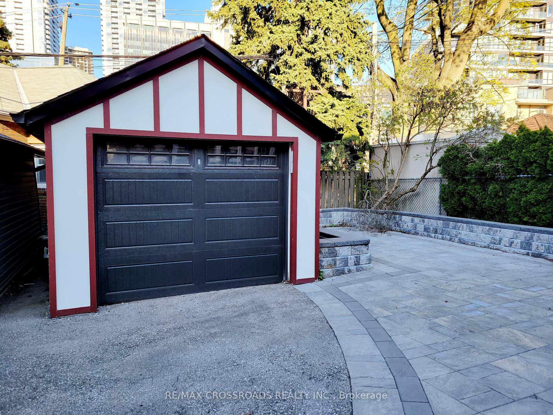 Photo 18 of 11 Maxwell Avenue, Toronto, Yonge-Eglinton — HOMEH