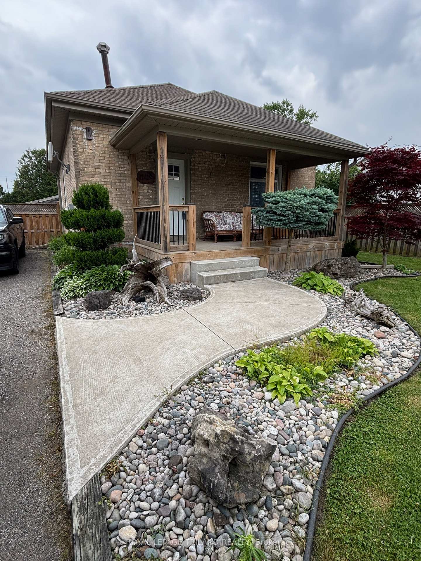 Photo 3 of 118 Scott Street, Strathroy-Caradoc, SE — HOMEH