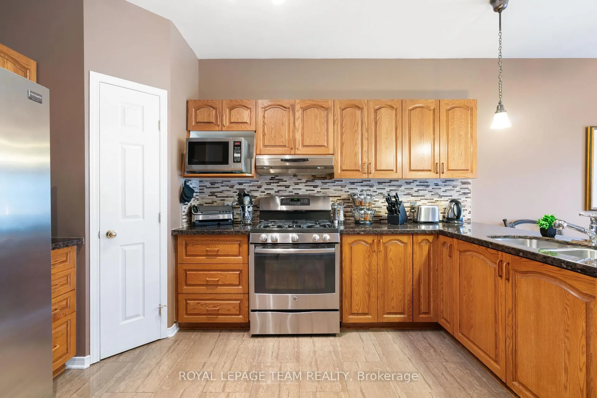 Photo 13 of 2180 Valin Street, Ottawa, Springridge/East Village — HOMEH