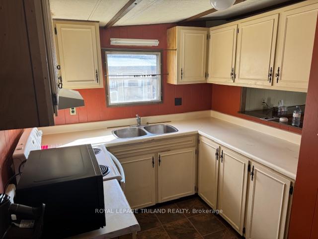 Photo 10 of Unit 3, 200 Agnes Street, Thames Centre, Thorndale — HOMEH