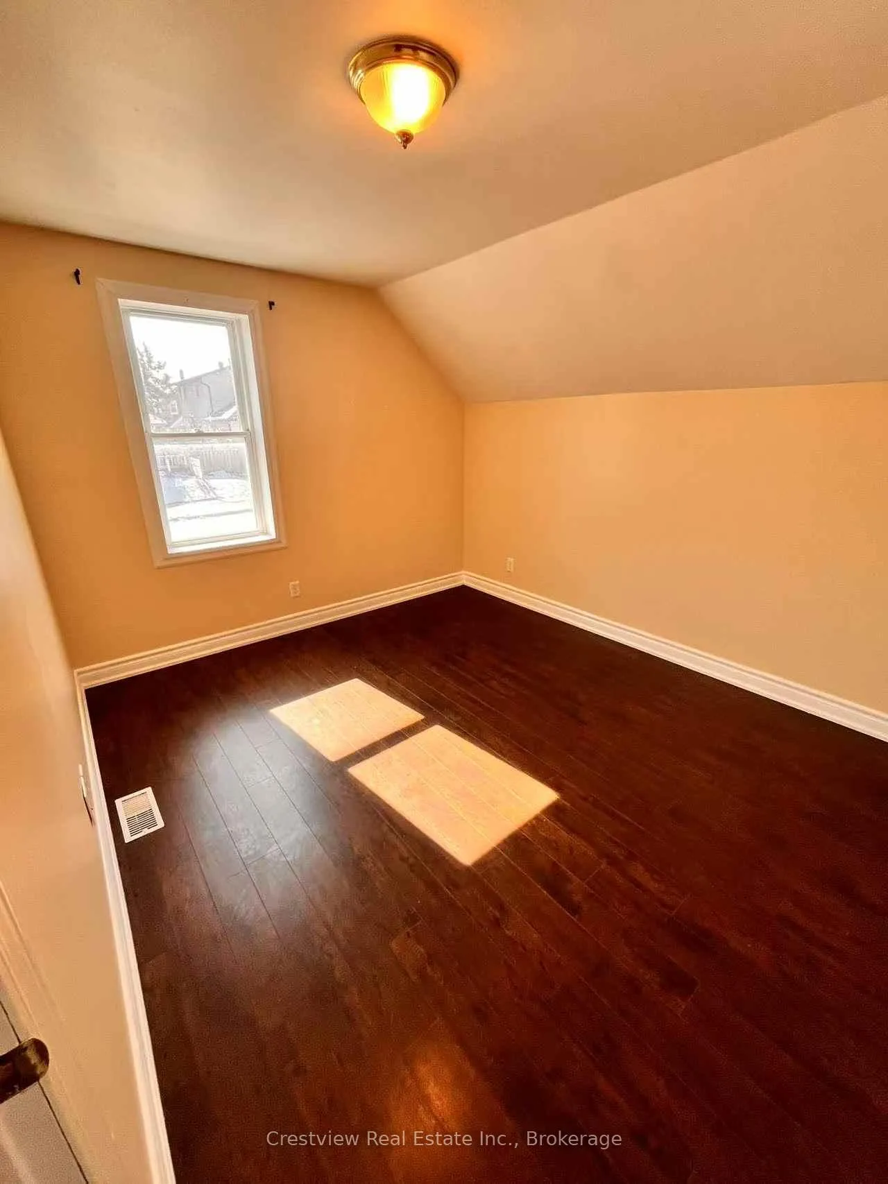 Photo 16 of 96 John Street, Barrie, Sanford — HOMEH