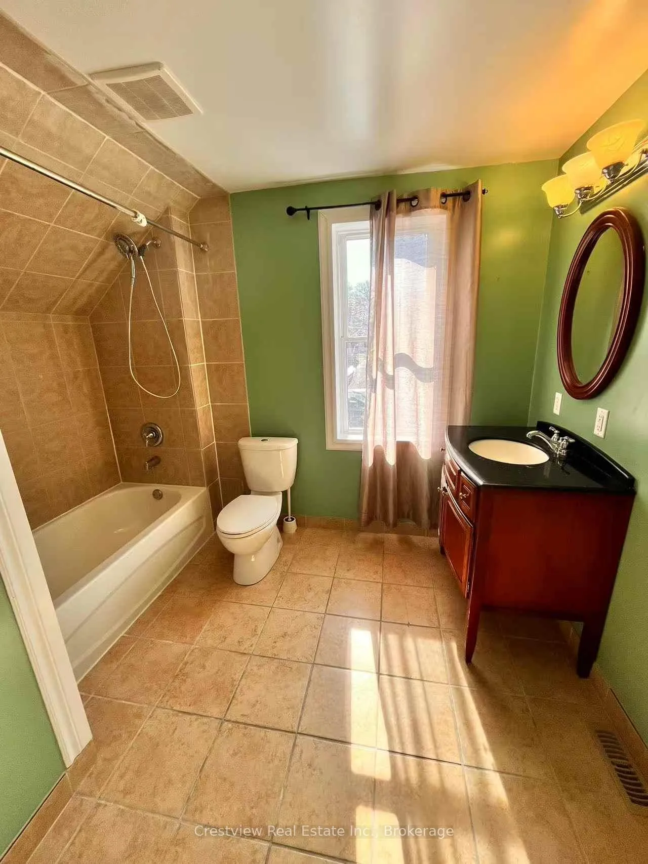 Photo 18 of 96 John Street, Barrie, Sanford — HOMEH